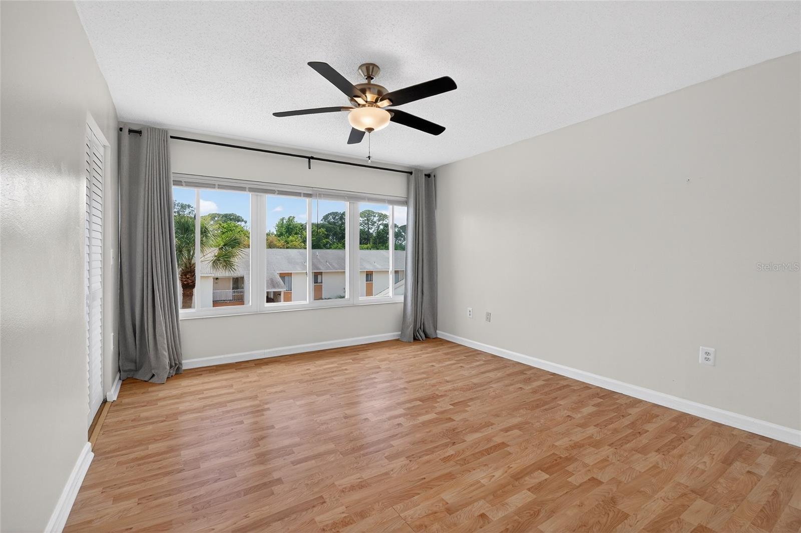 Image 31 of 55 For 657 99th Avenue N 202