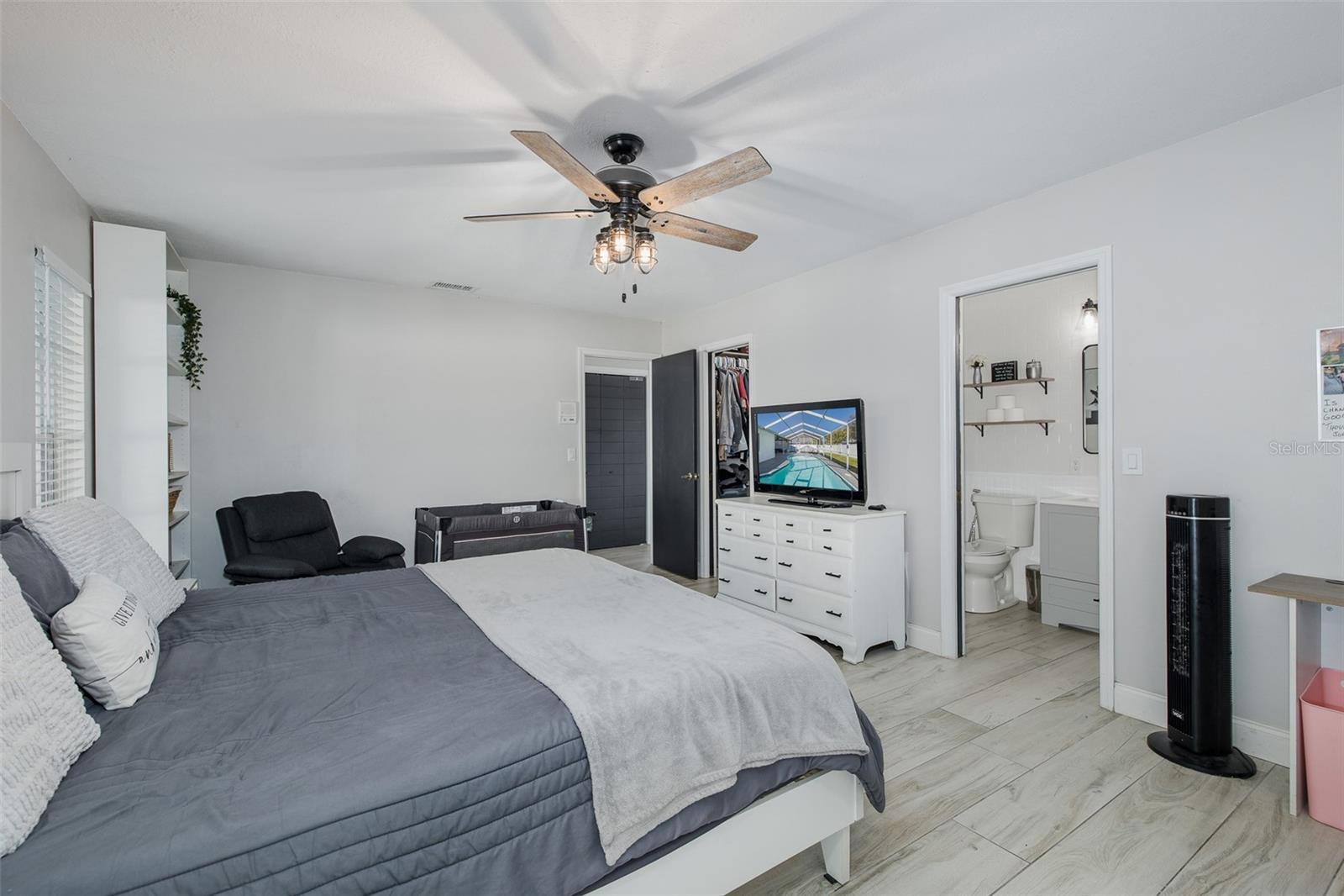 Image 24 of 50 For 9135 Hawkins Court