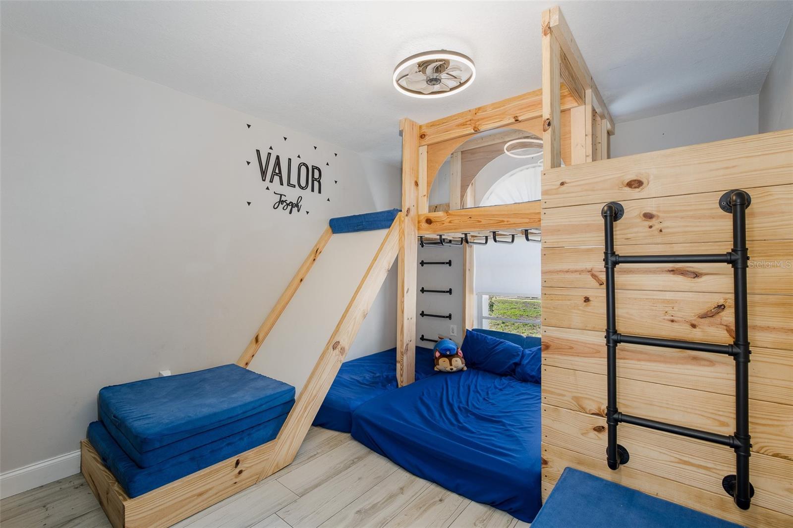 Image 34 of 50 For 9135 Hawkins Court