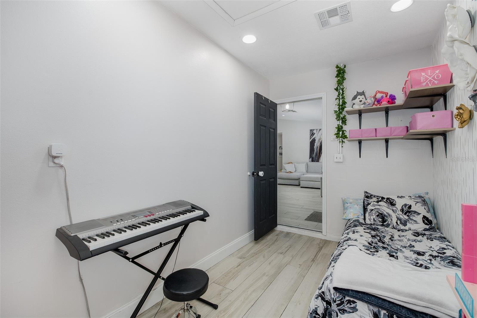 Image 36 of 50 For 9135 Hawkins Court