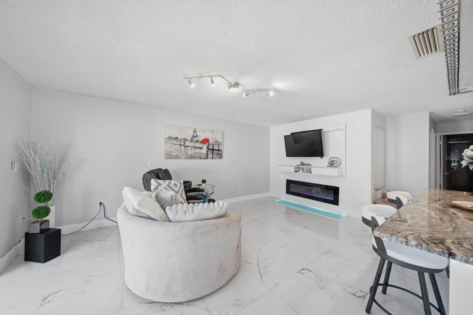 Image 10 of 24 For 11566 7th Lane N 1208