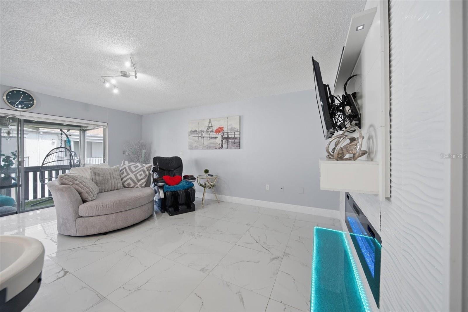 Image 5 of 24 For 11566 7th Lane N 1208