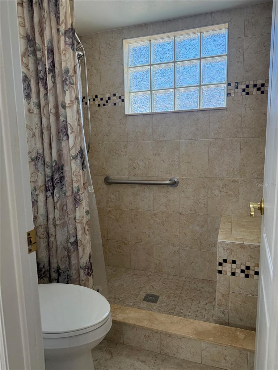 Image 21 of 69 For 603 Royan Way