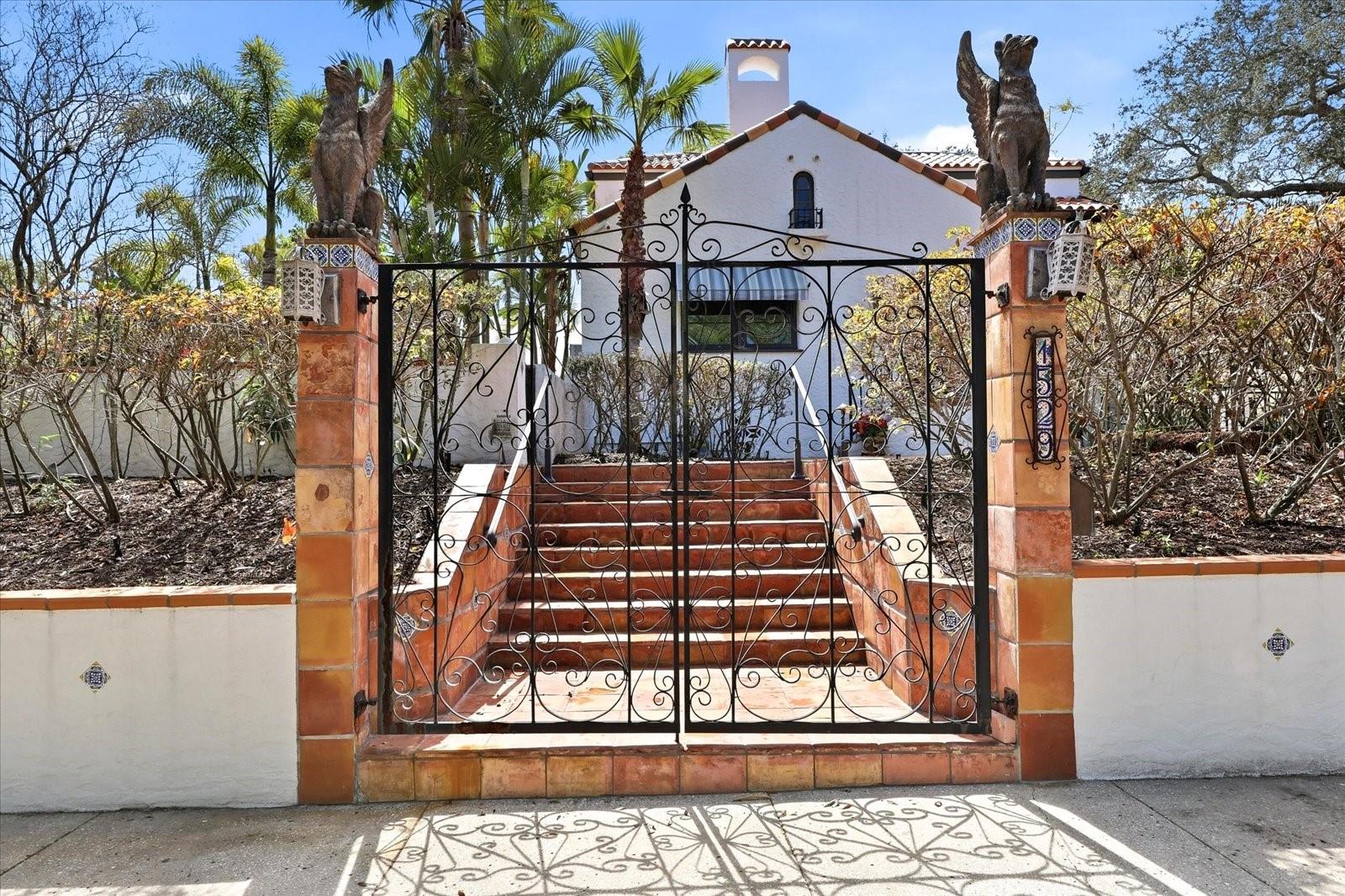 Image 4 of 54 For 1529 Maple Street