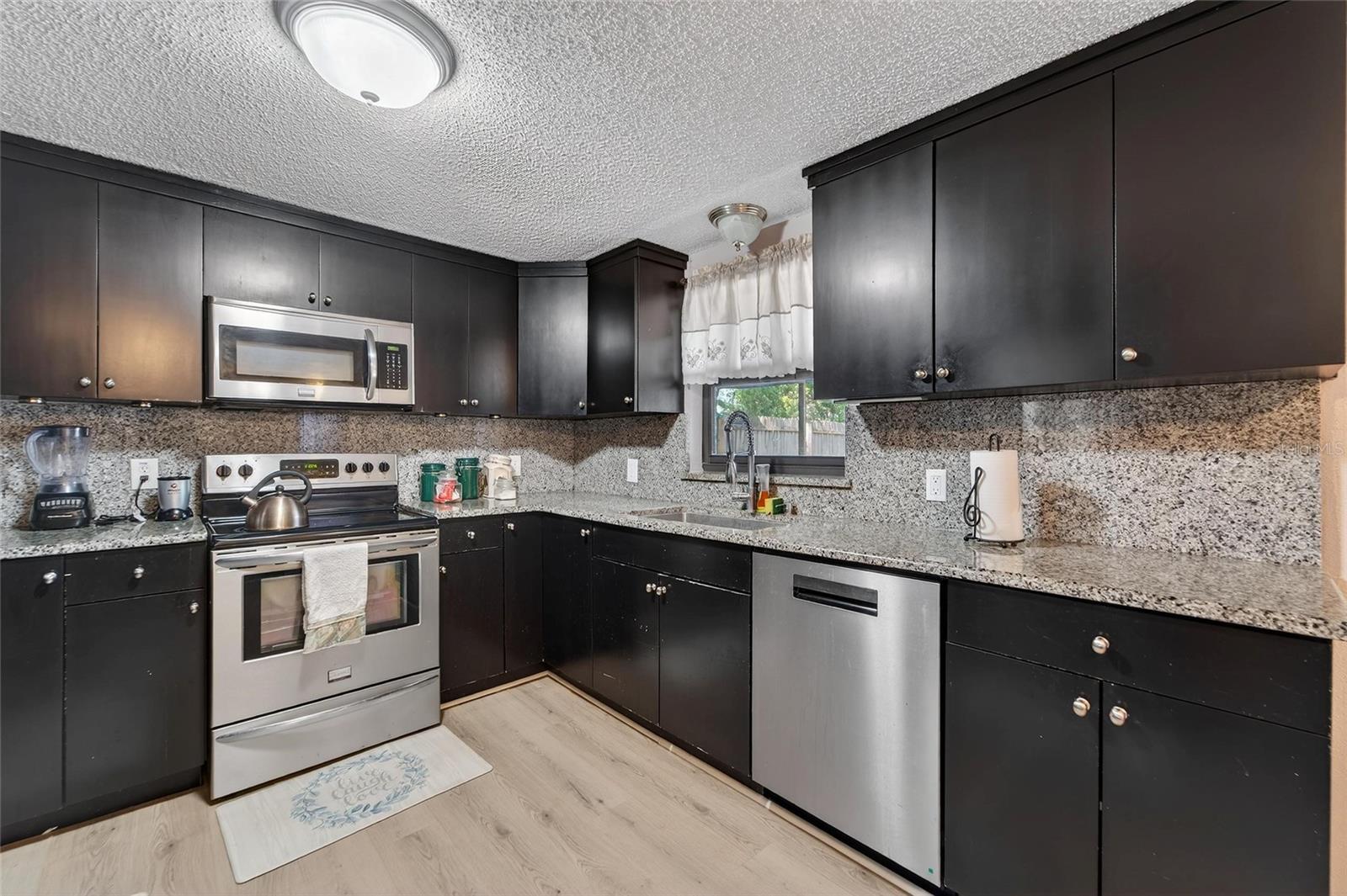 Image 11 of 57 For 15821 Adobe Drive