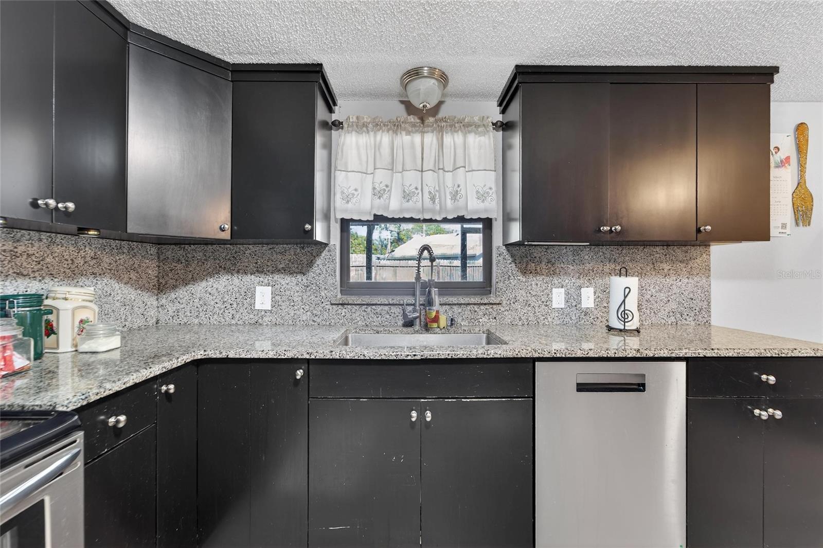 Image 14 of 57 For 15821 Adobe Drive