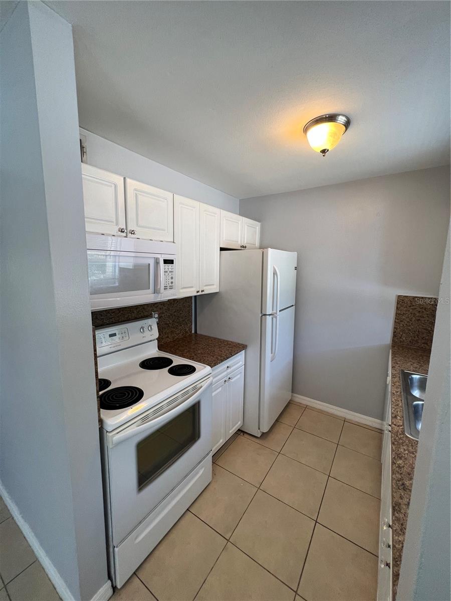 Image 6 of 14 For 3206 Azeele Street 100