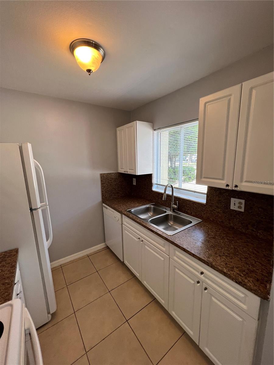 Image 7 of 14 For 3206 Azeele Street 100