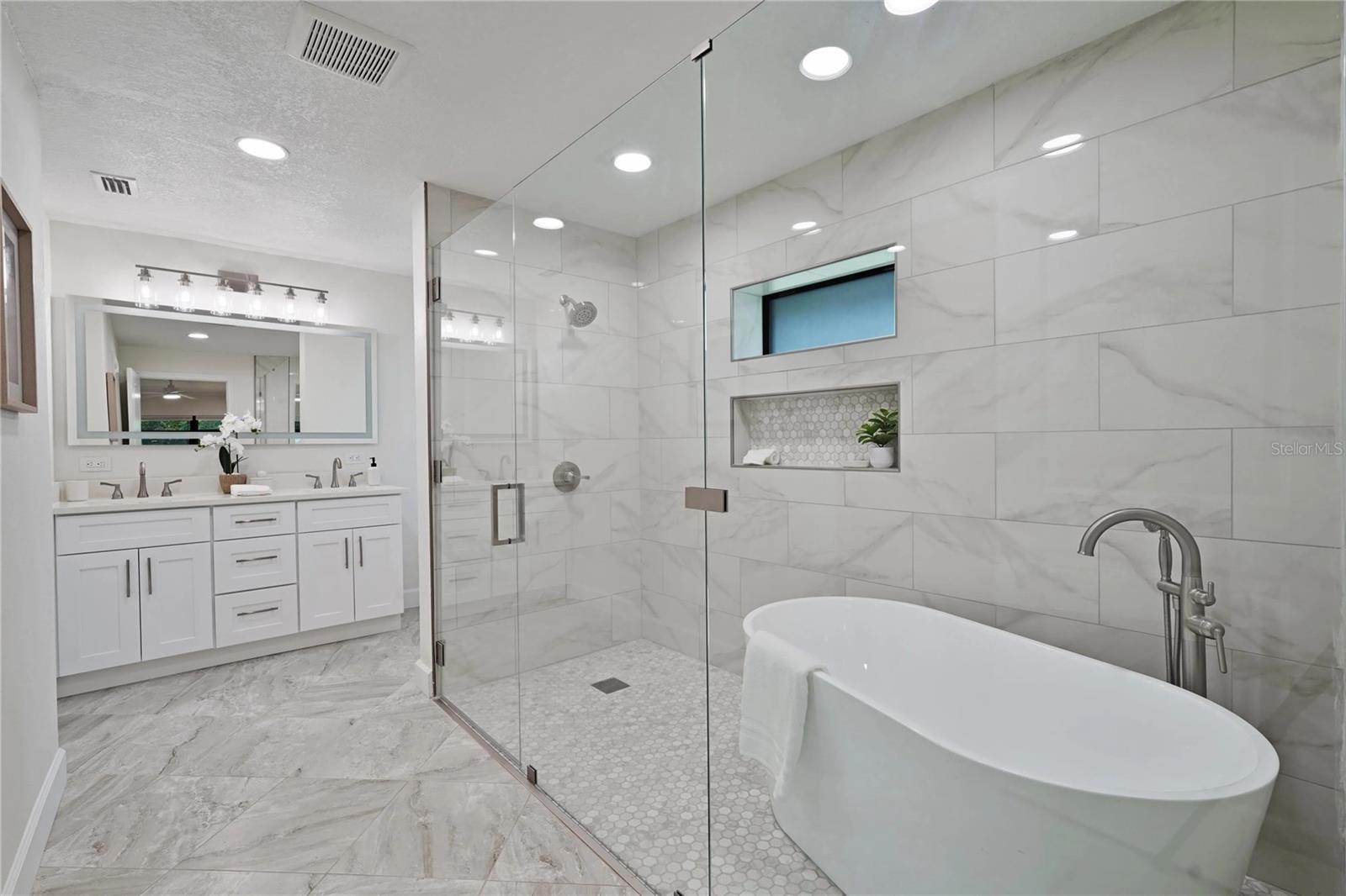 Image 14 of 42 For 5012 Deep Water Point