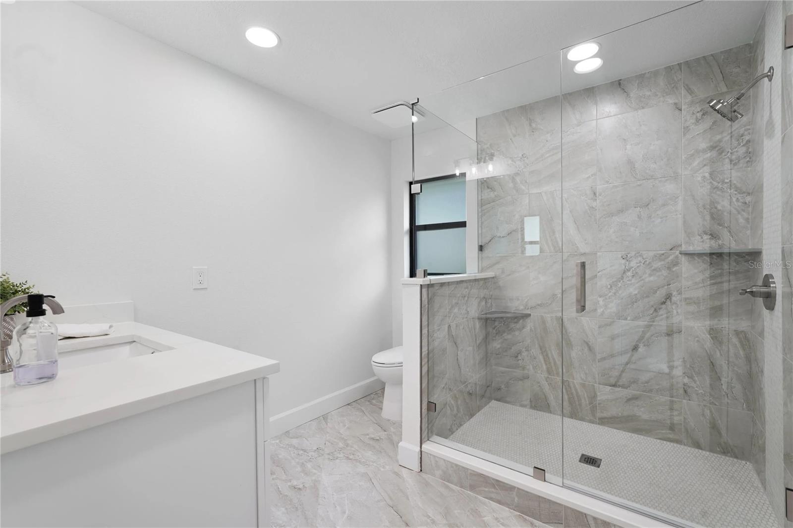 Image 18 of 42 For 5012 Deep Water Point