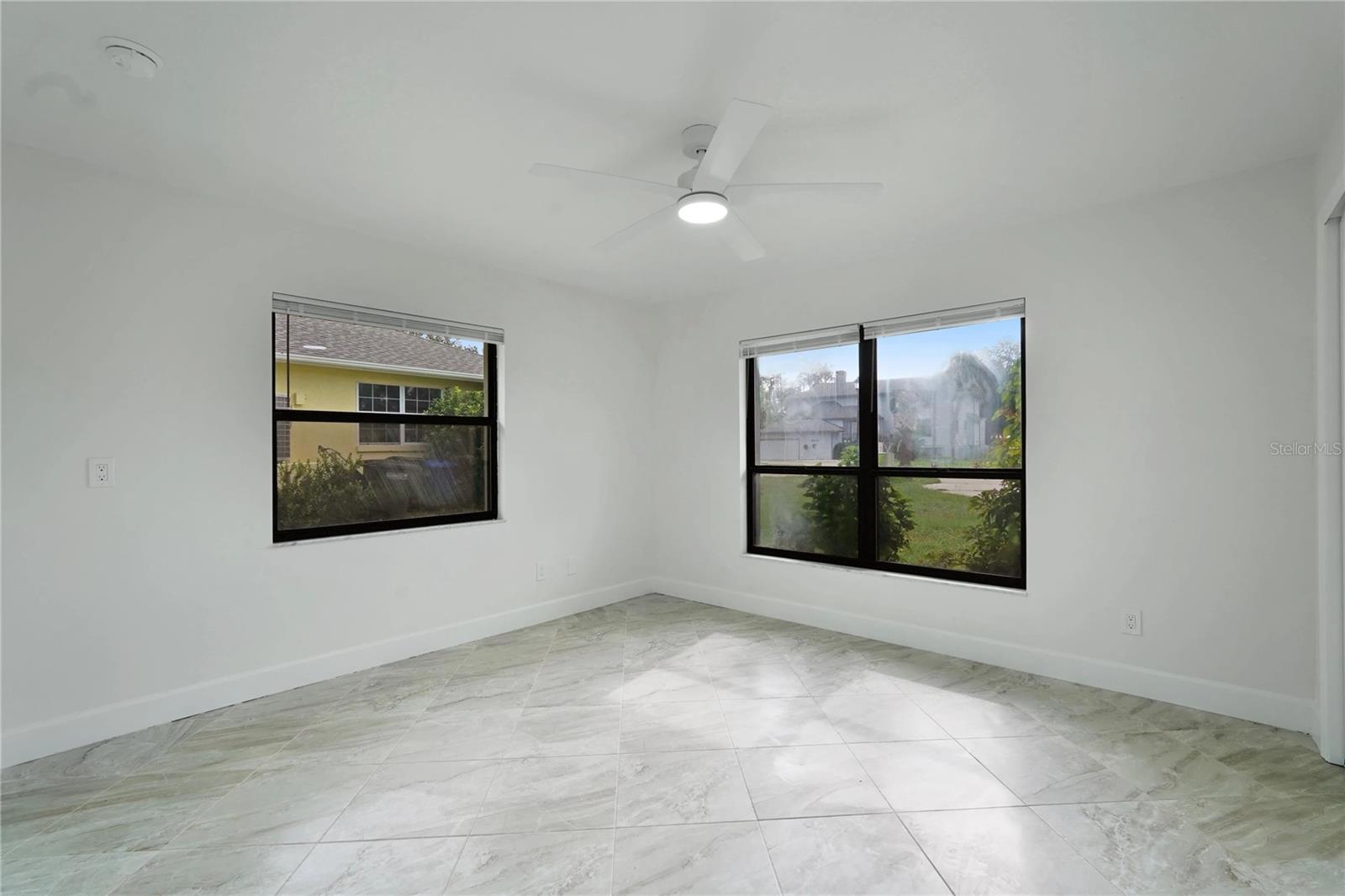 Image 19 of 42 For 5012 Deep Water Point