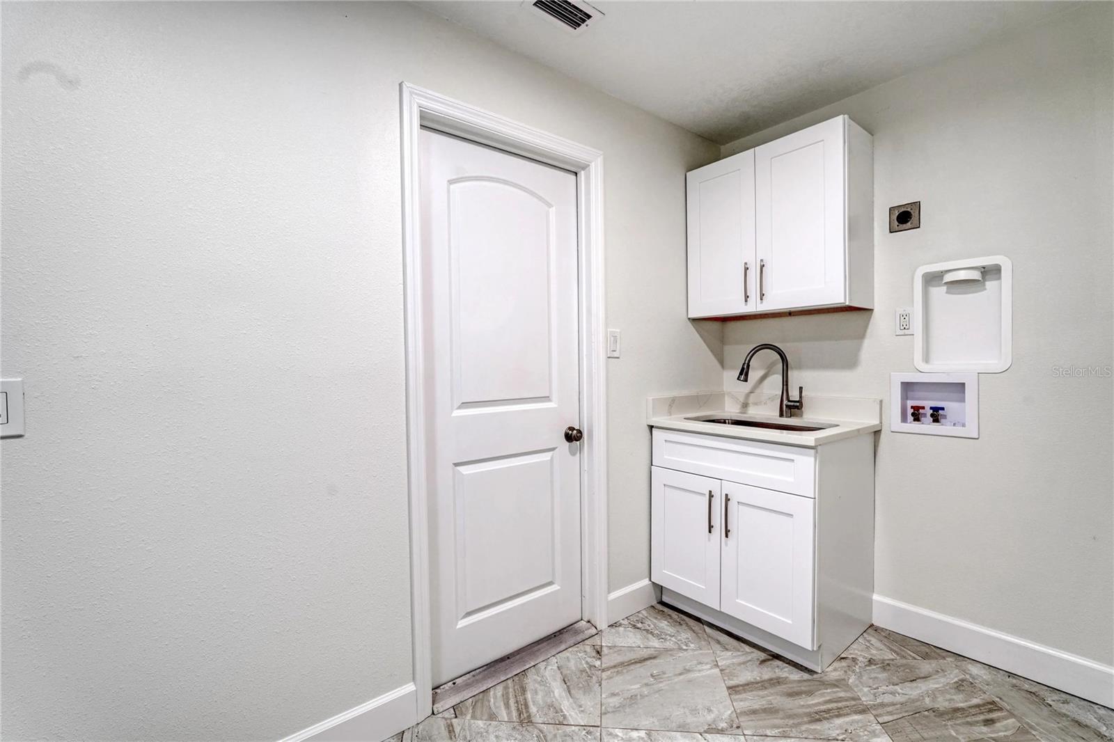 Image 21 of 42 For 5012 Deep Water Point