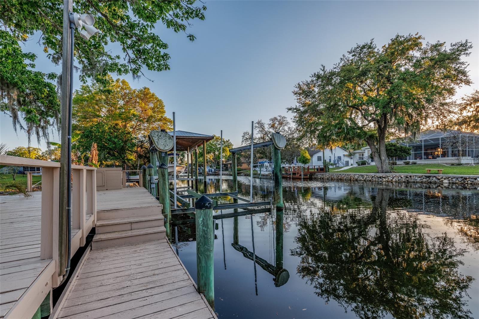 Image 28 of 42 For 5012 Deep Water Point