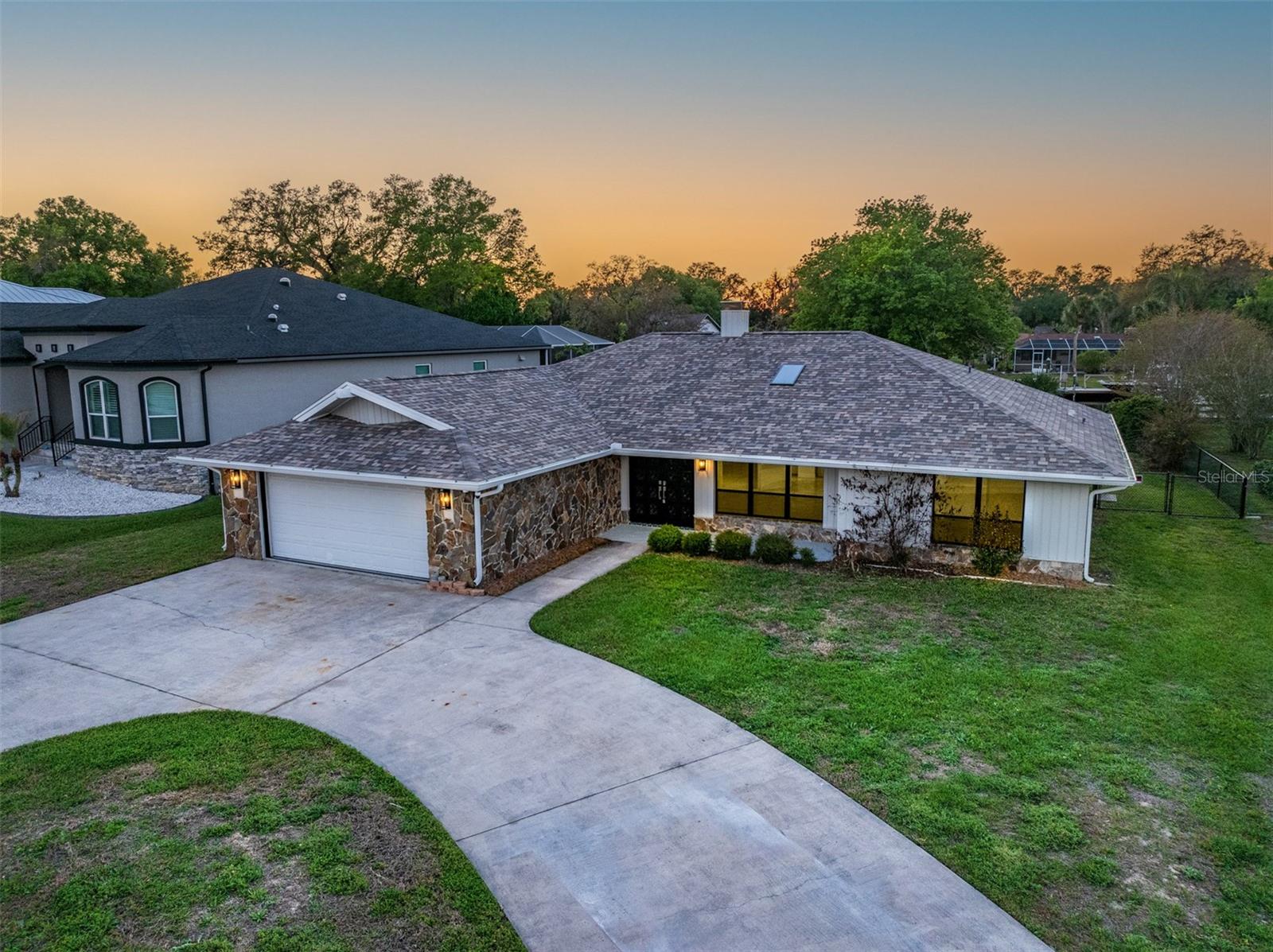 Image 3 of 42 For 5012 Deep Water Point