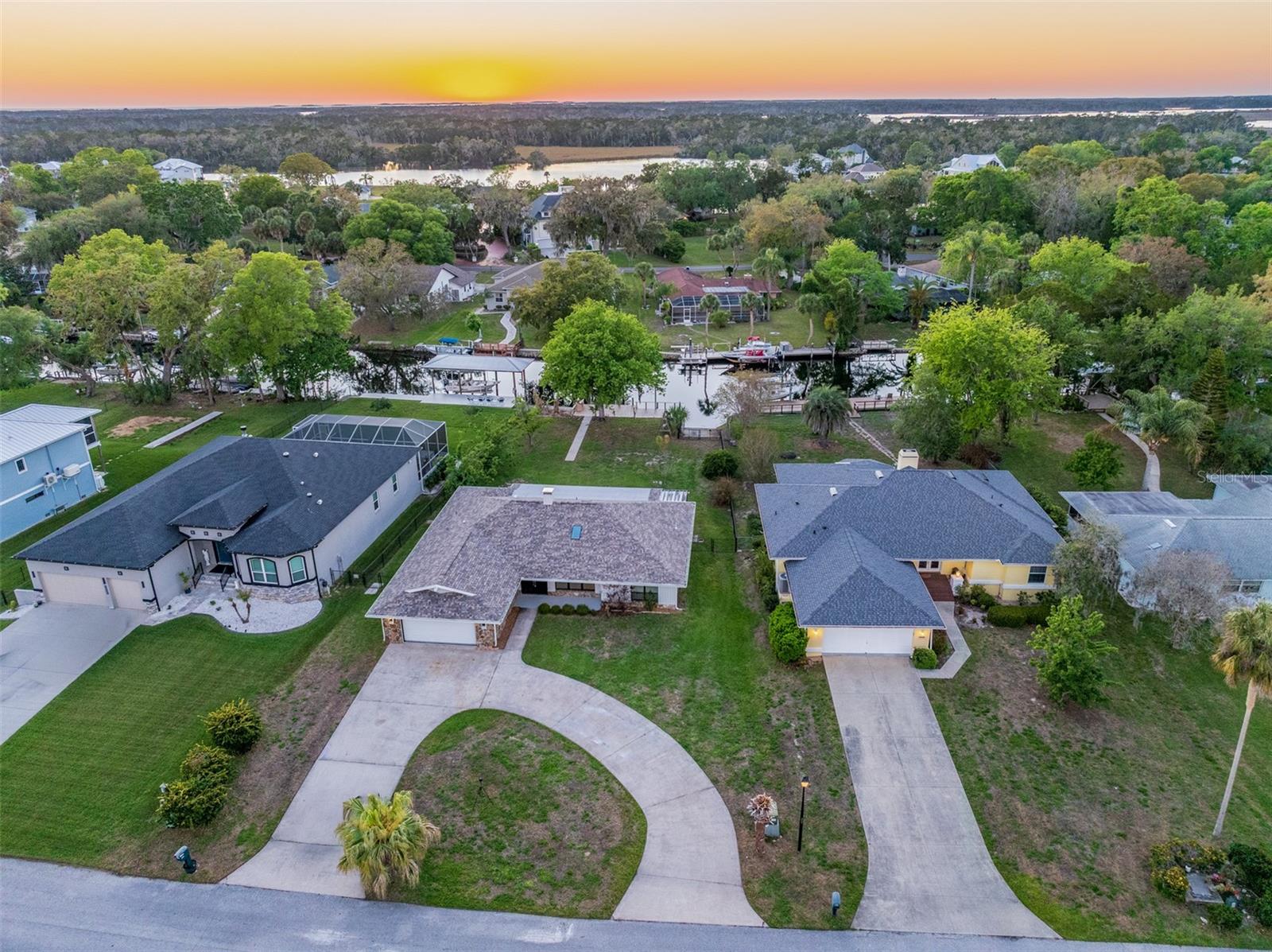 Image 41 of 42 For 5012 Deep Water Point