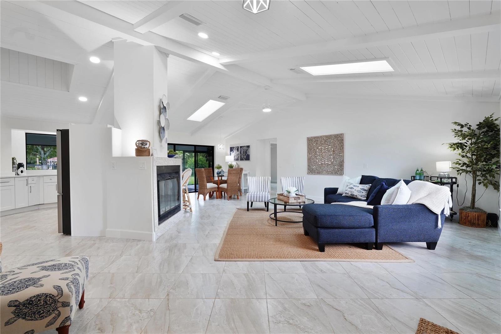 Image 5 of 42 For 5012 Deep Water Point