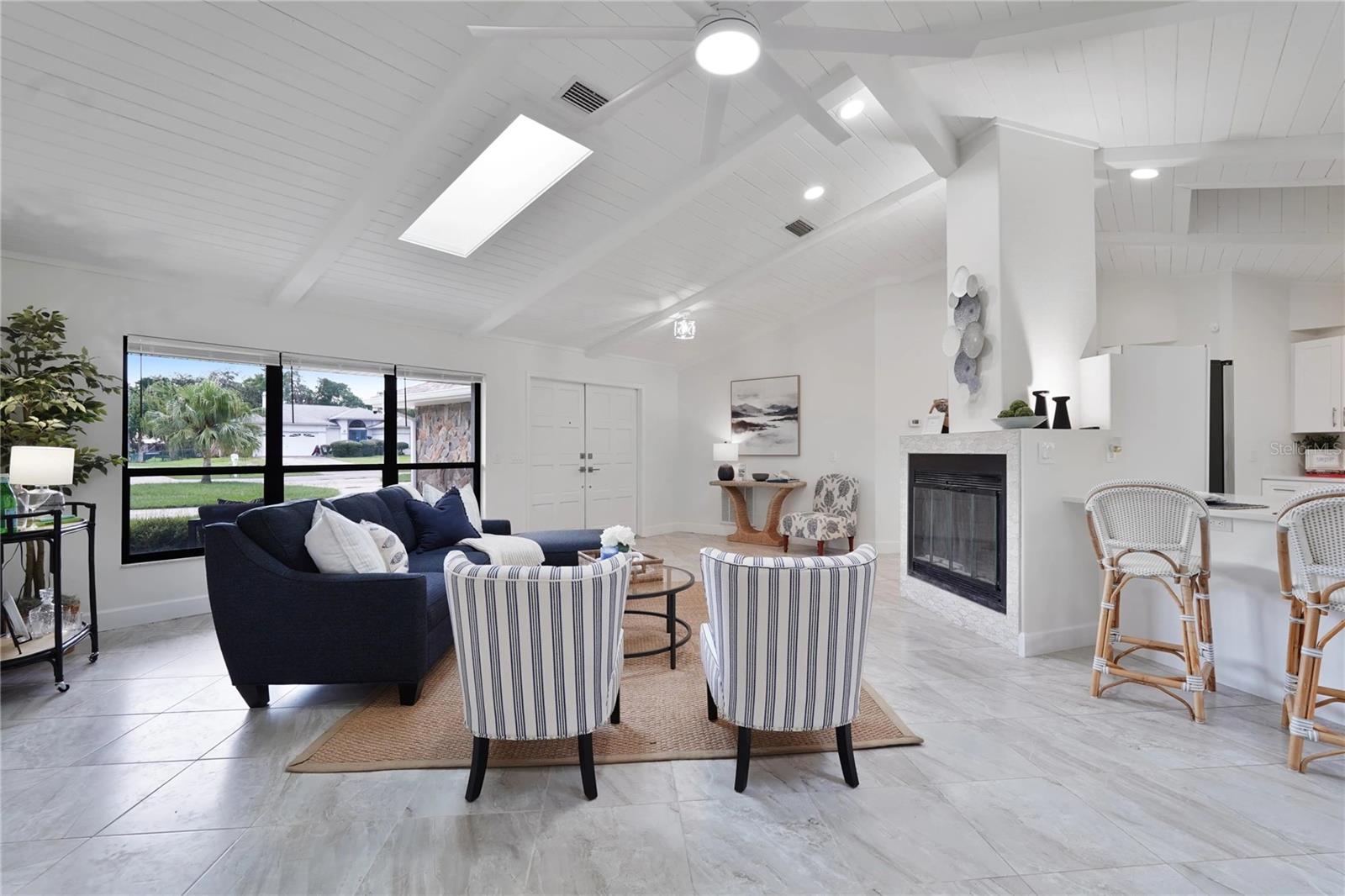 Image 6 of 42 For 5012 Deep Water Point