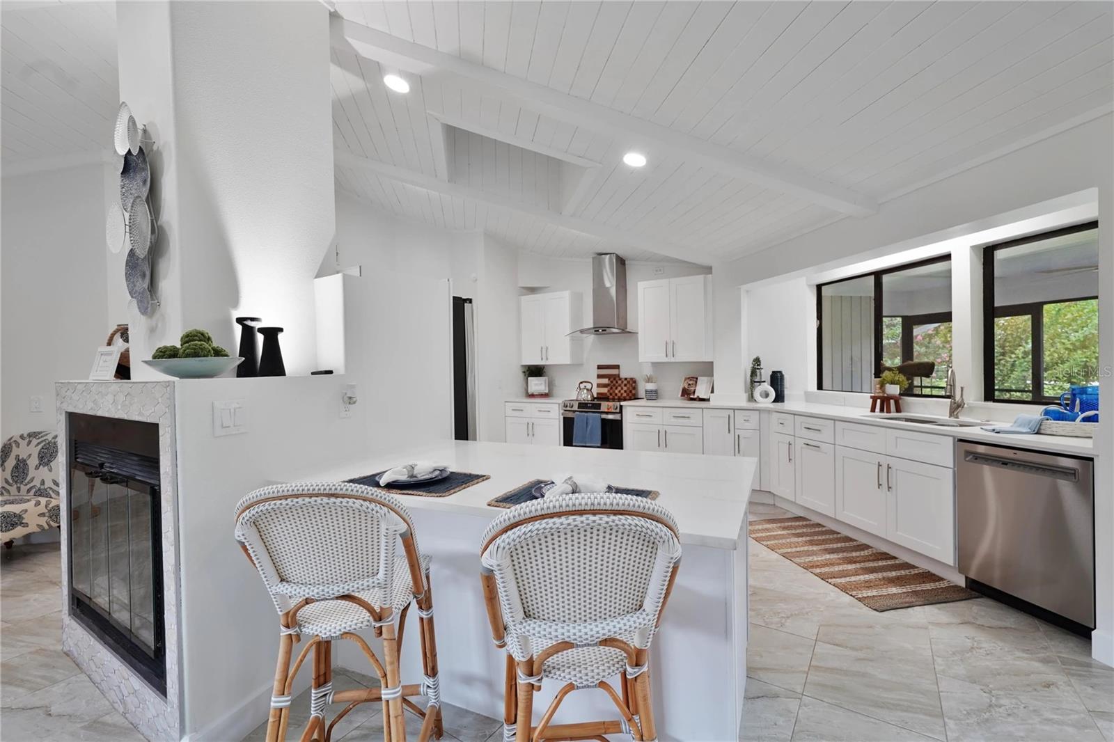 Image 7 of 42 For 5012 Deep Water Point