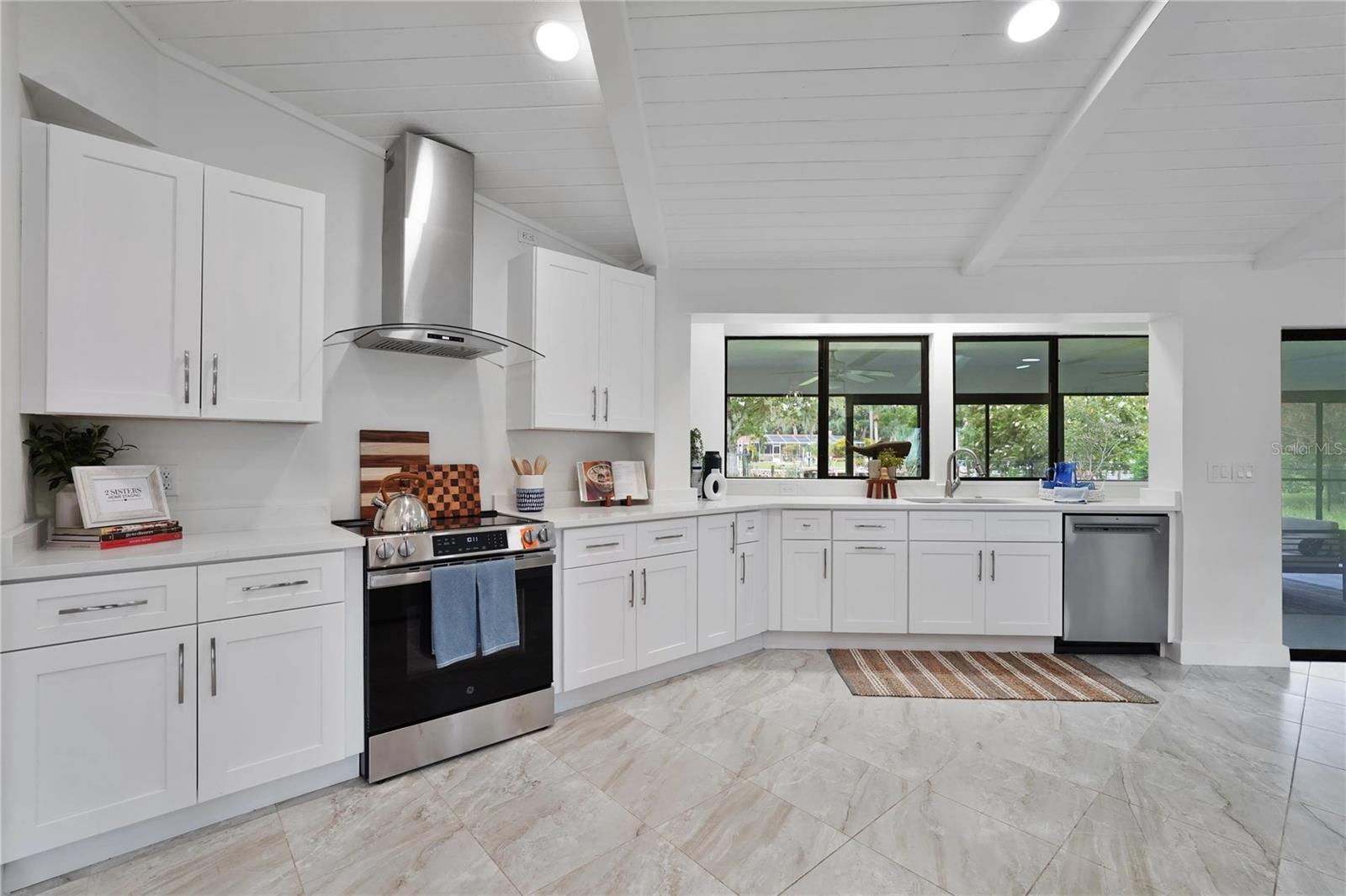 Image 8 of 42 For 5012 Deep Water Point