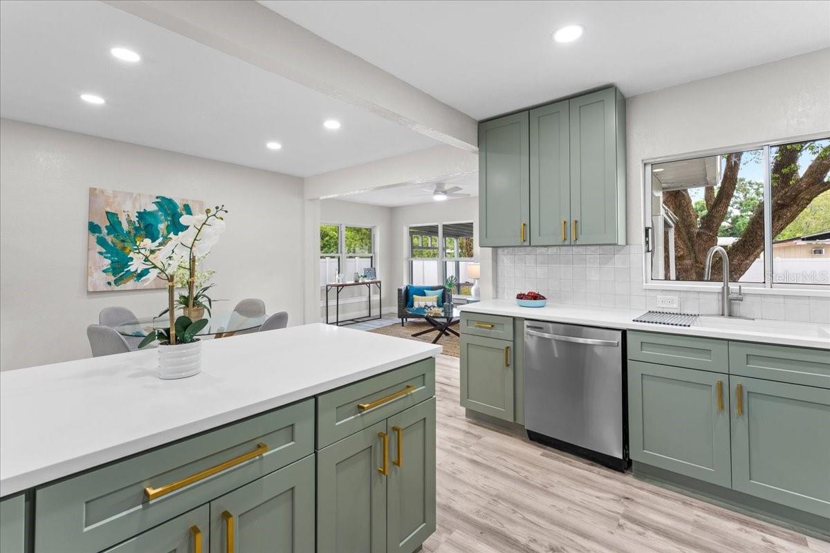 Image 13 of 34 For 2530 Diana Street