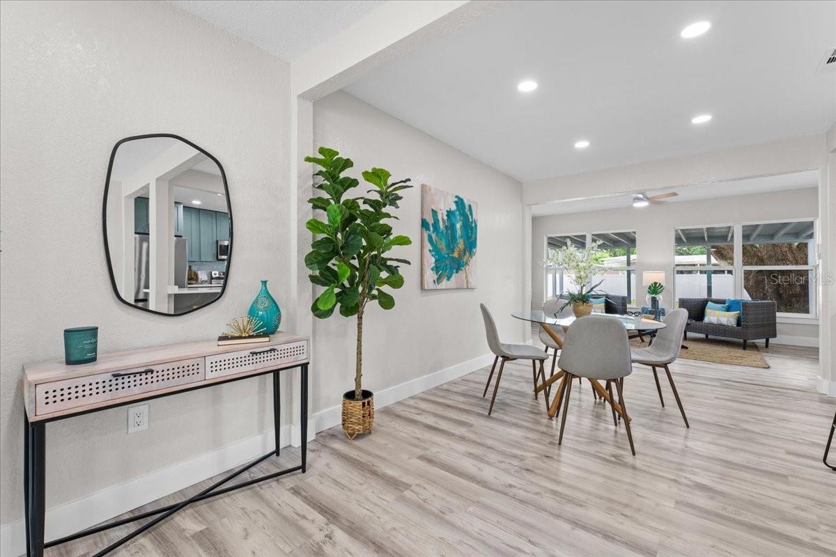 Image 7 of 34 For 2530 Diana Street