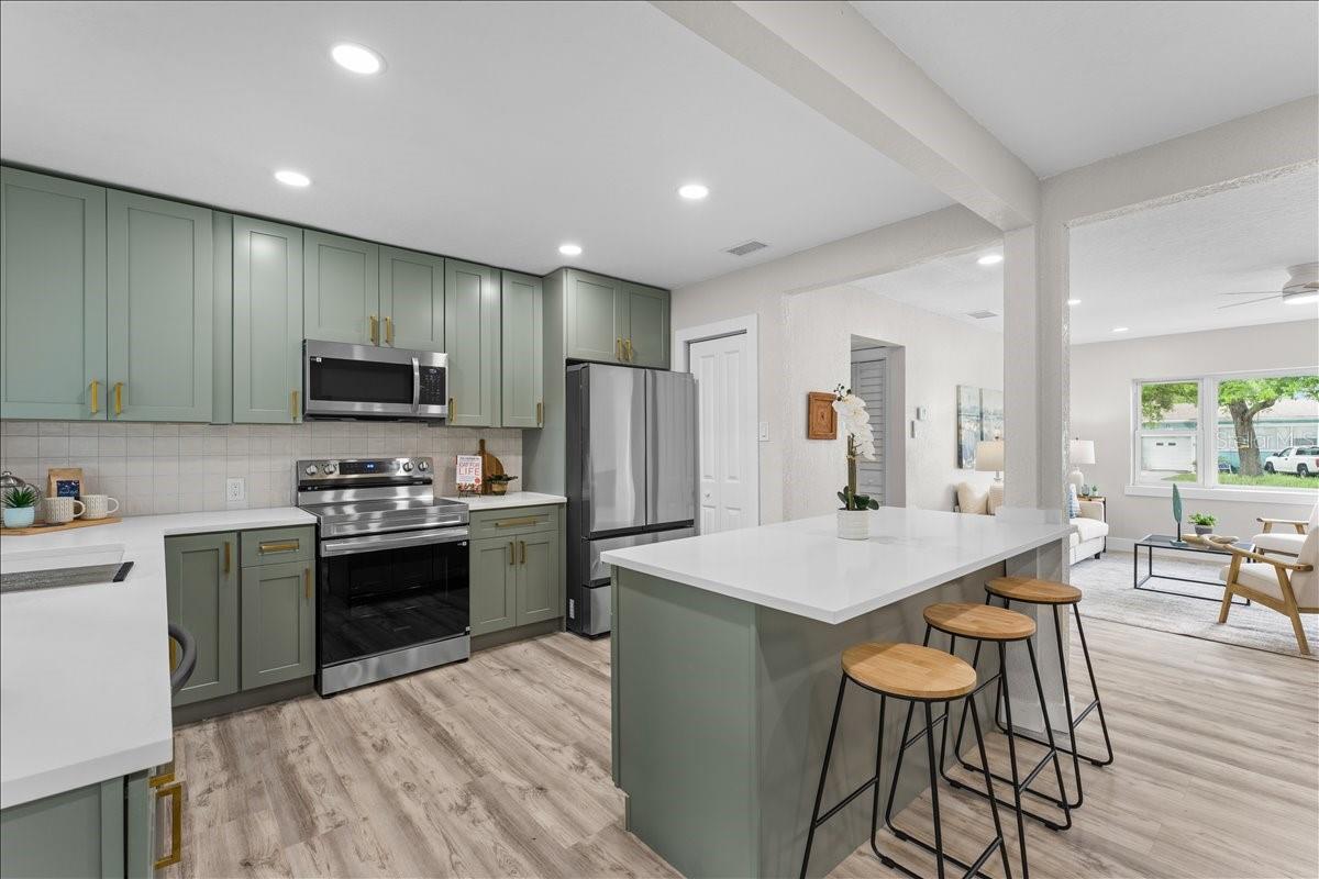 Image 9 of 34 For 2530 Diana Street