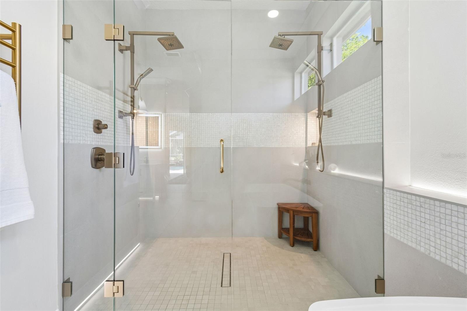 Image 15 of 95 For 10423 Greenhedges Drive