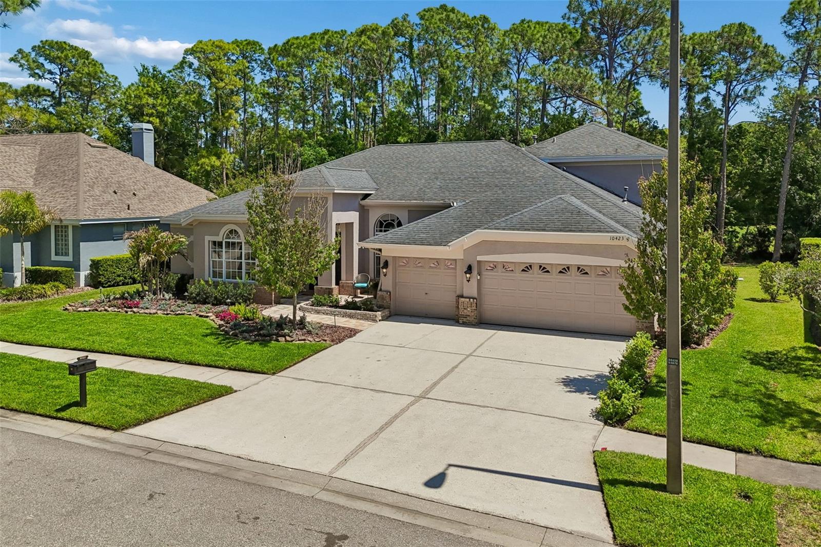 Image 2 of 95 For 10423 Greenhedges Drive