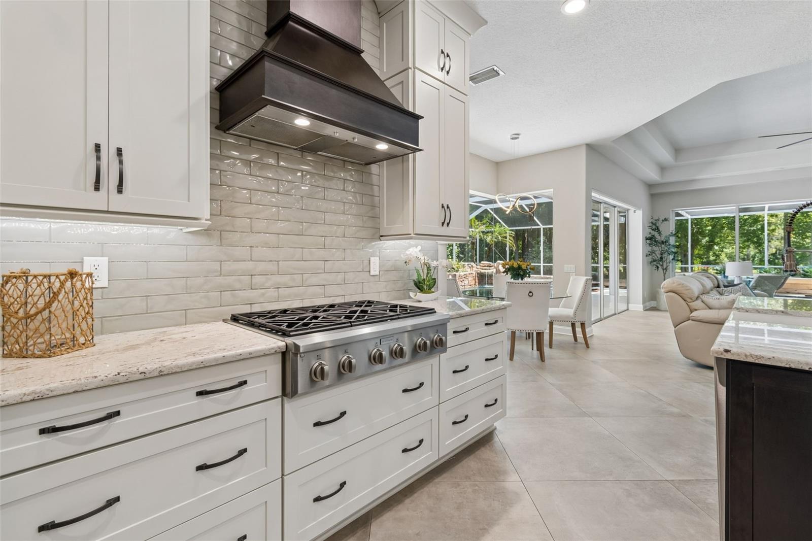 Image 22 of 95 For 10423 Greenhedges Drive