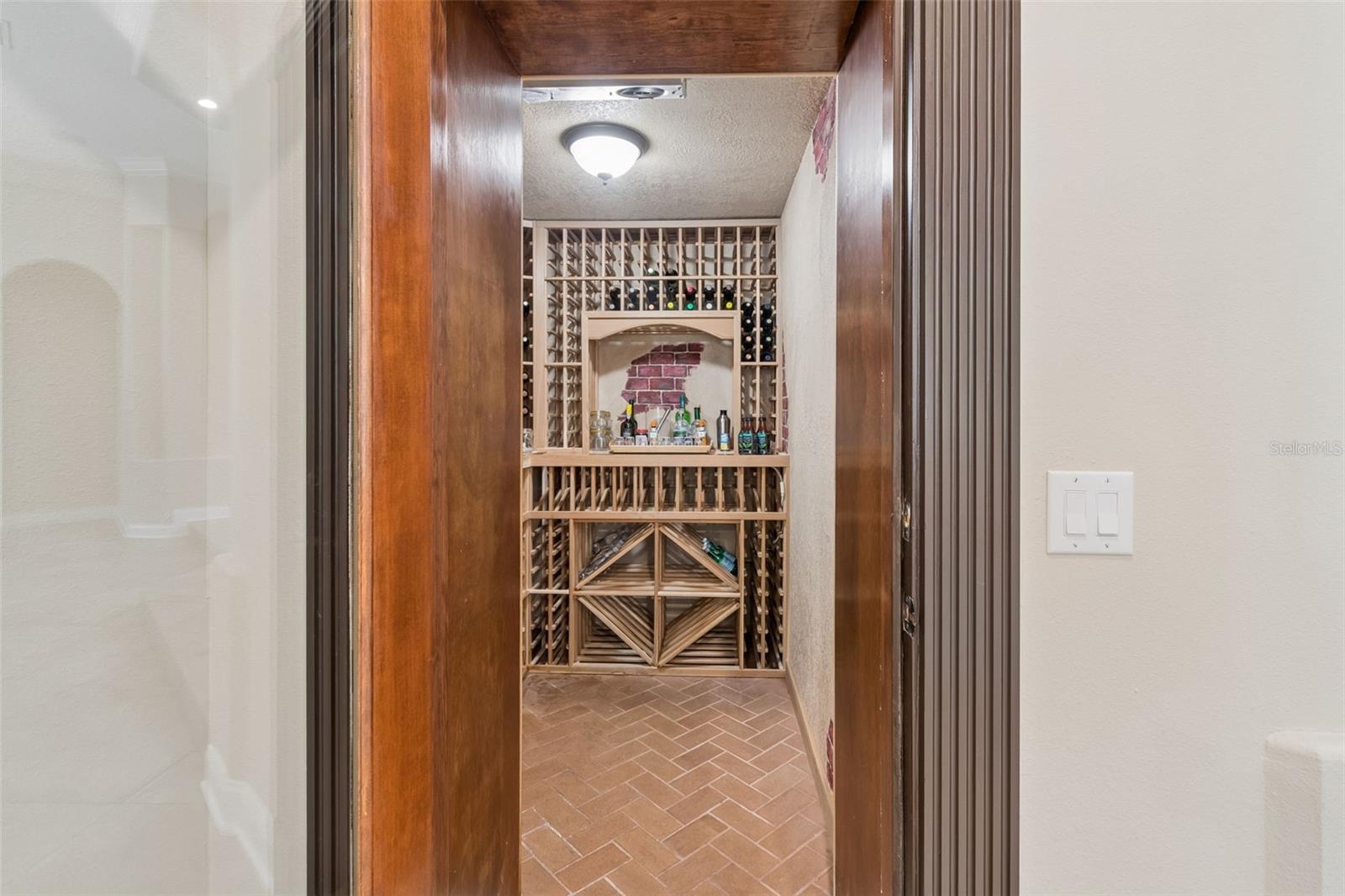 Image 29 of 95 For 10423 Greenhedges Drive