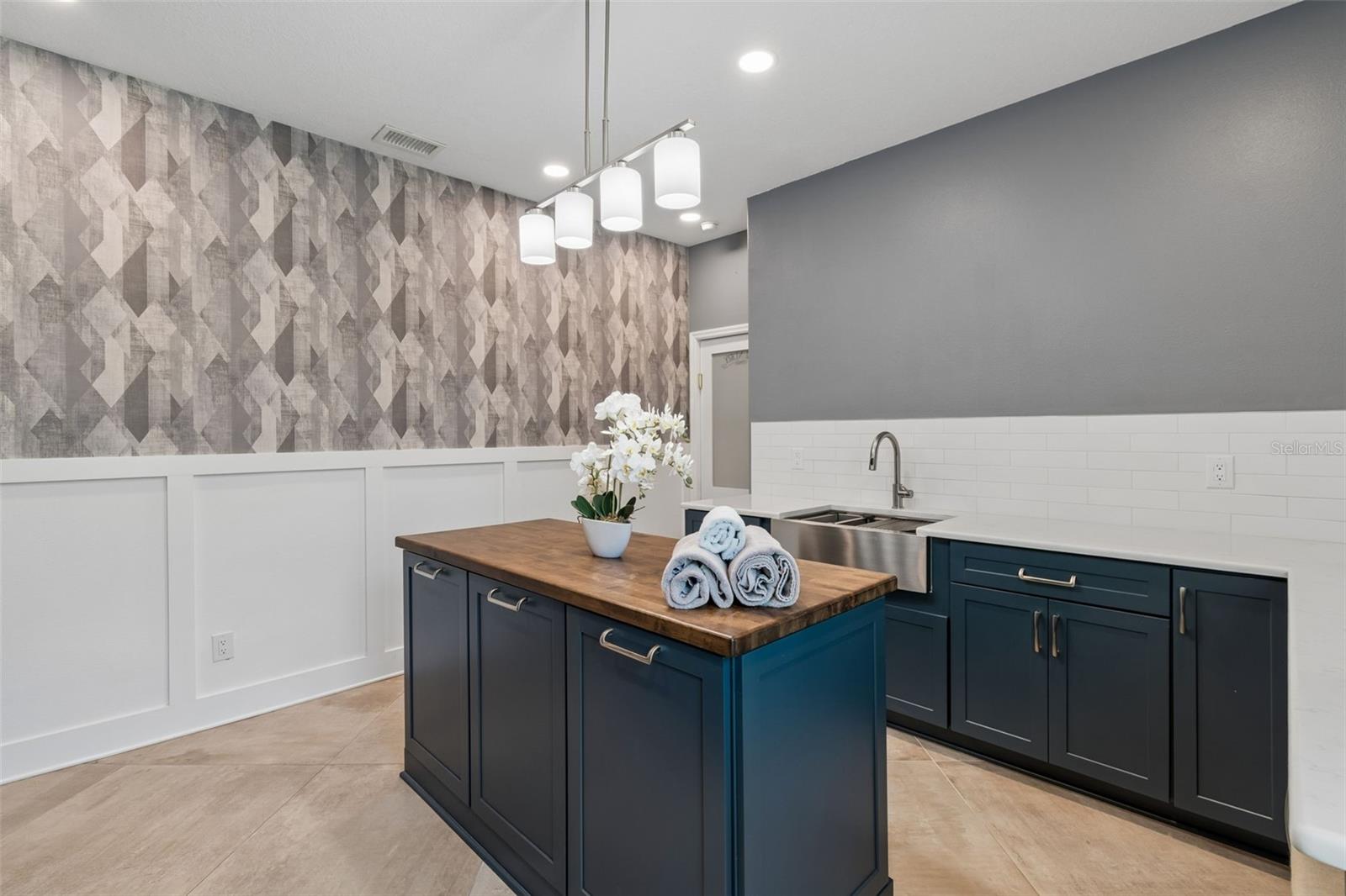 Image 35 of 95 For 10423 Greenhedges Drive