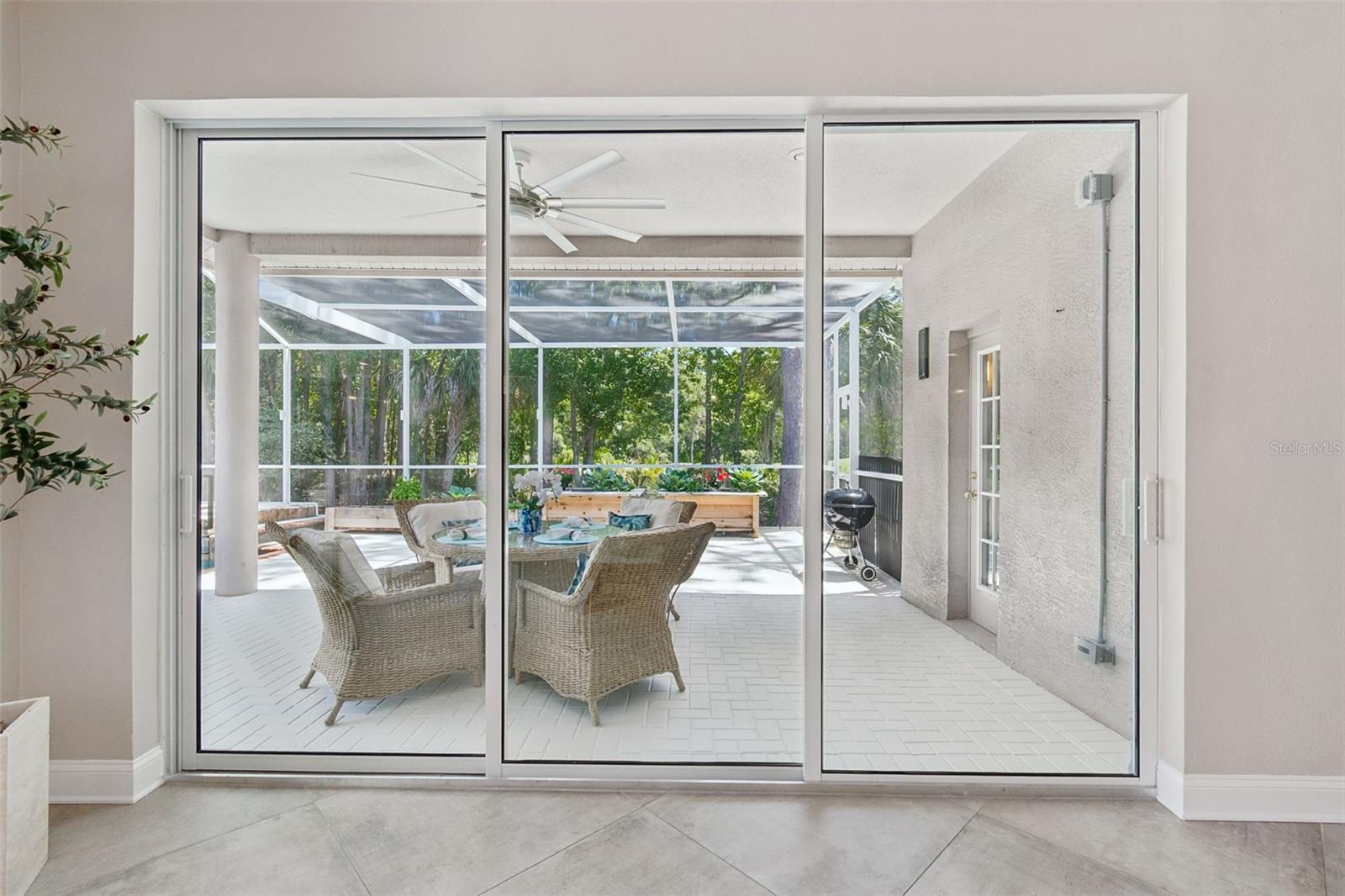 Image 40 of 95 For 10423 Greenhedges Drive