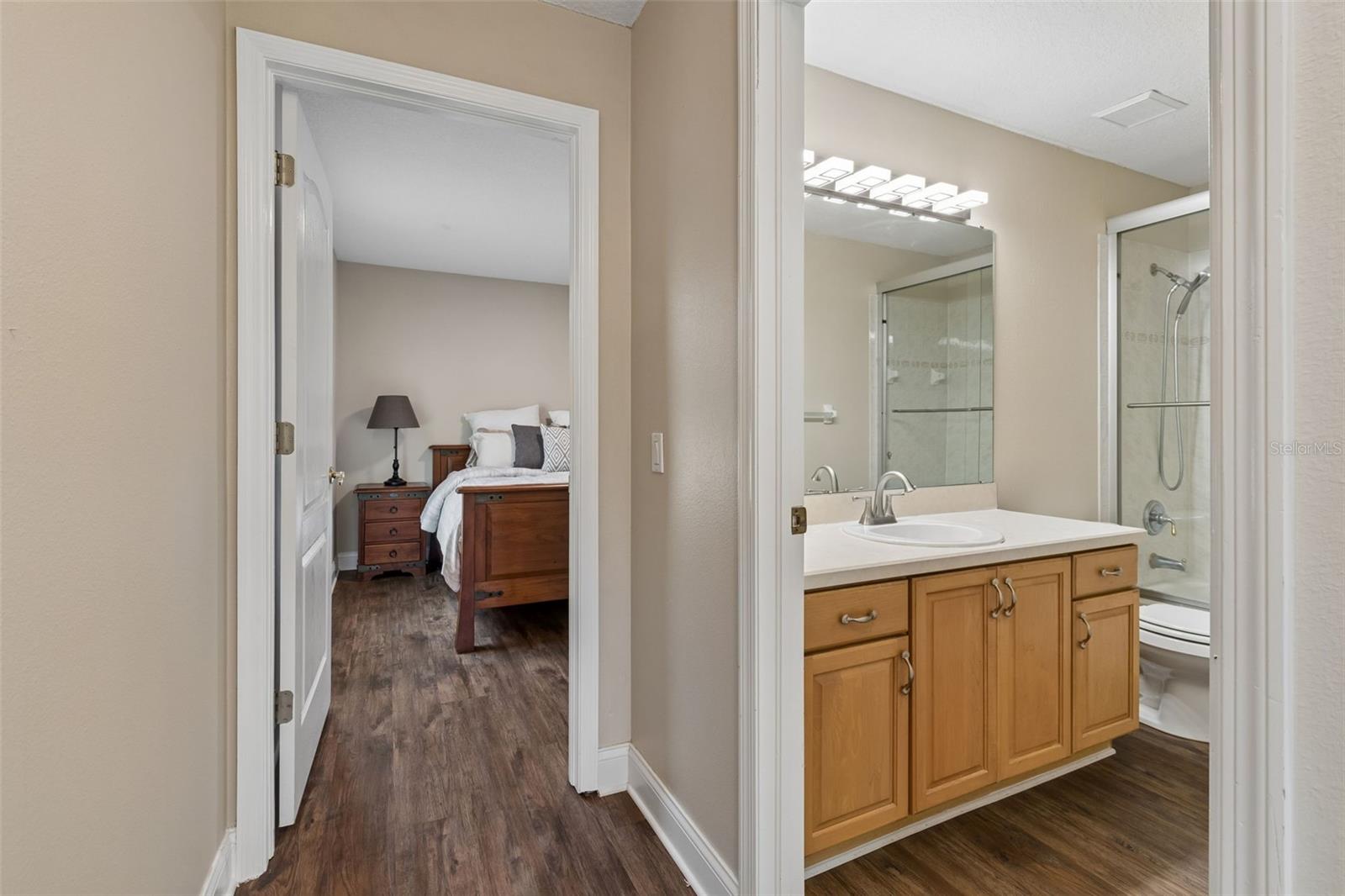 Image 49 of 95 For 10423 Greenhedges Drive