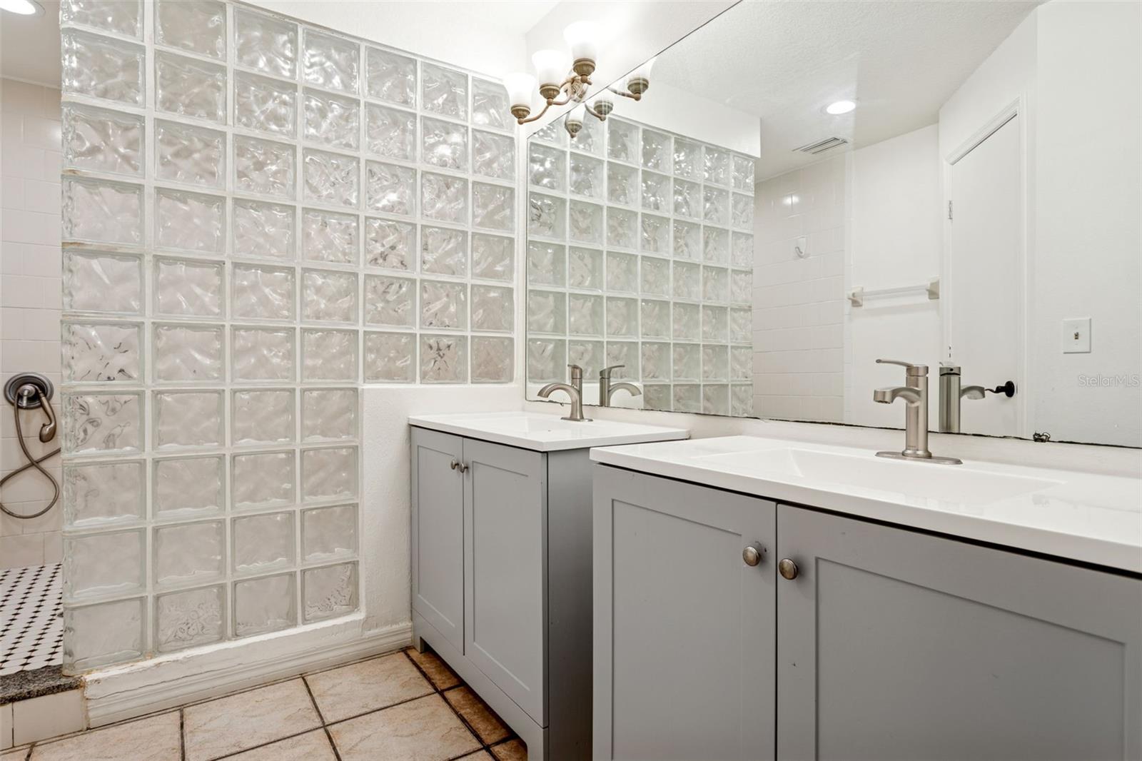 Image 18 of 25 For 14902 Par Club Circle