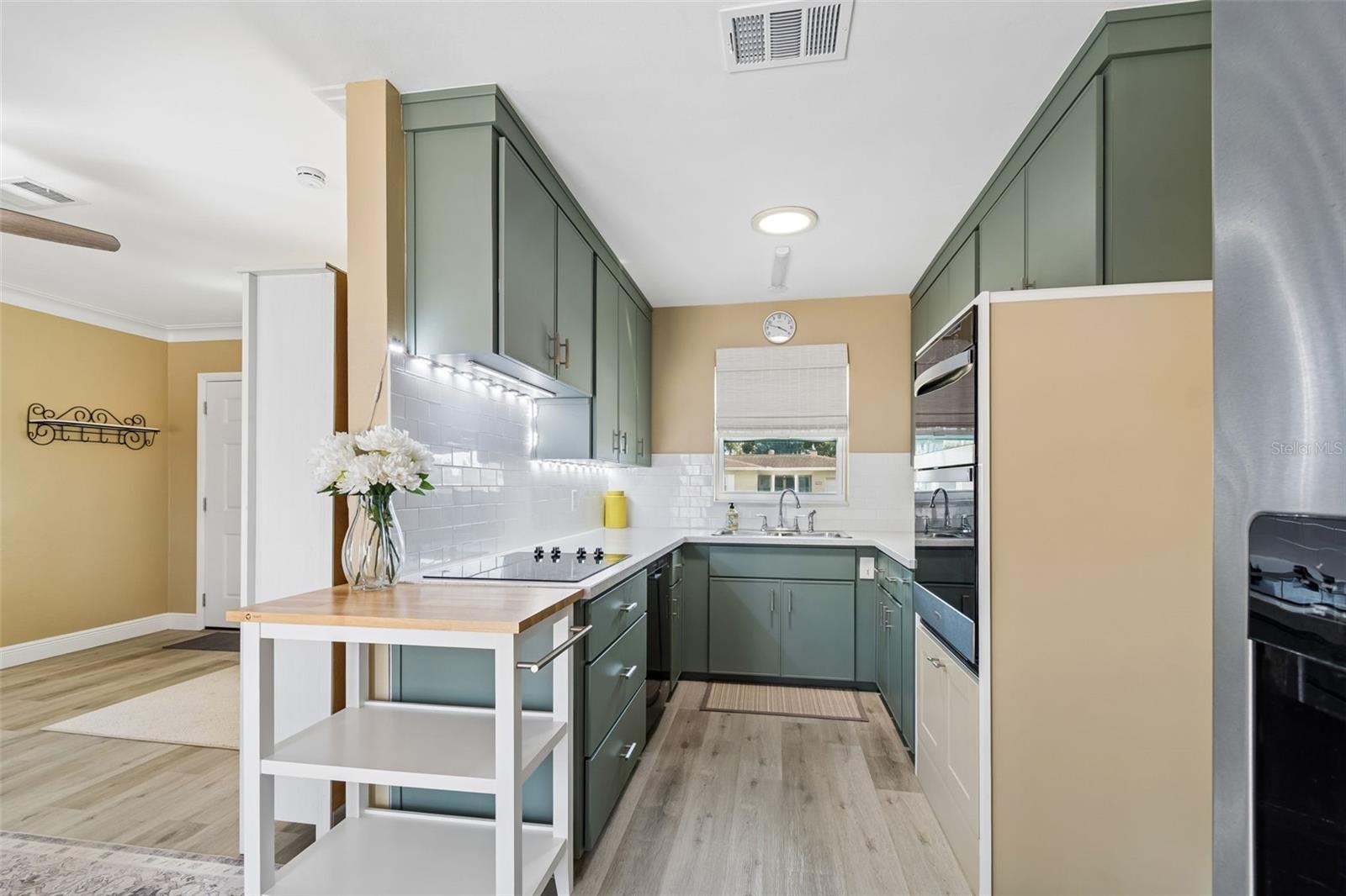 Image 14 of 34 For 3601 Yardley Avenue N