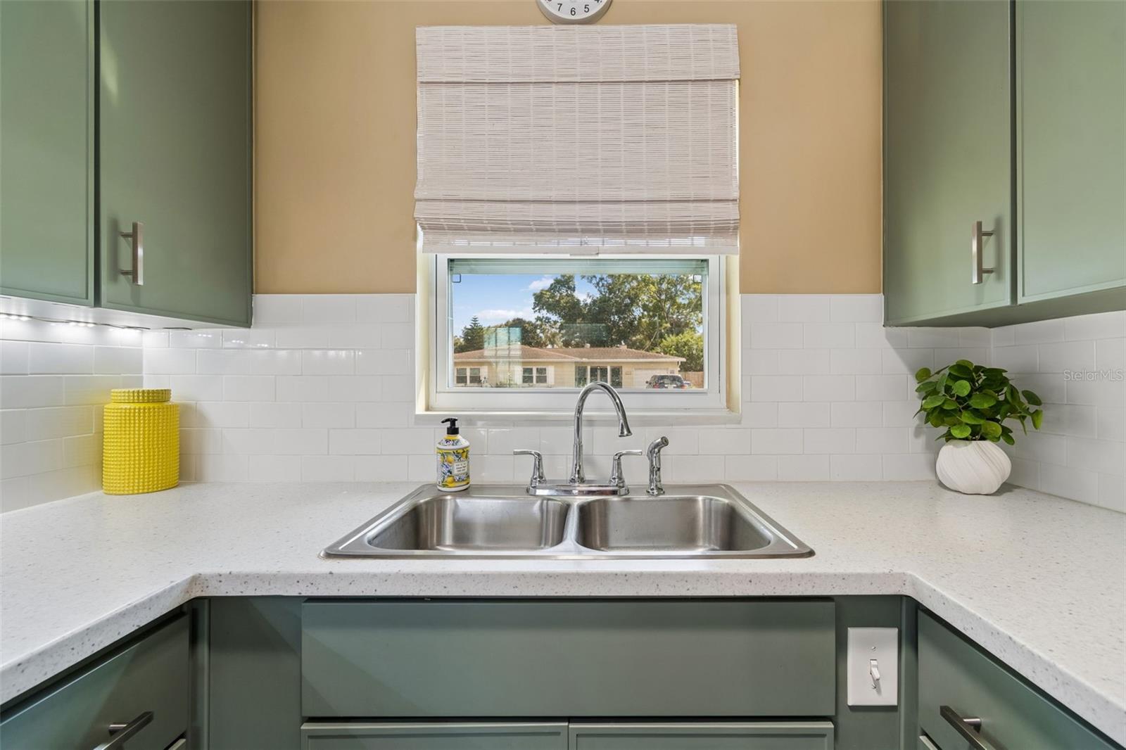 Image 17 of 34 For 3601 Yardley Avenue N