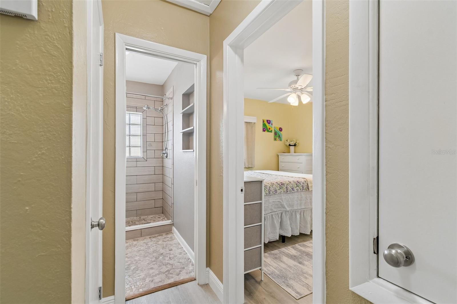 Image 25 of 34 For 3601 Yardley Avenue N