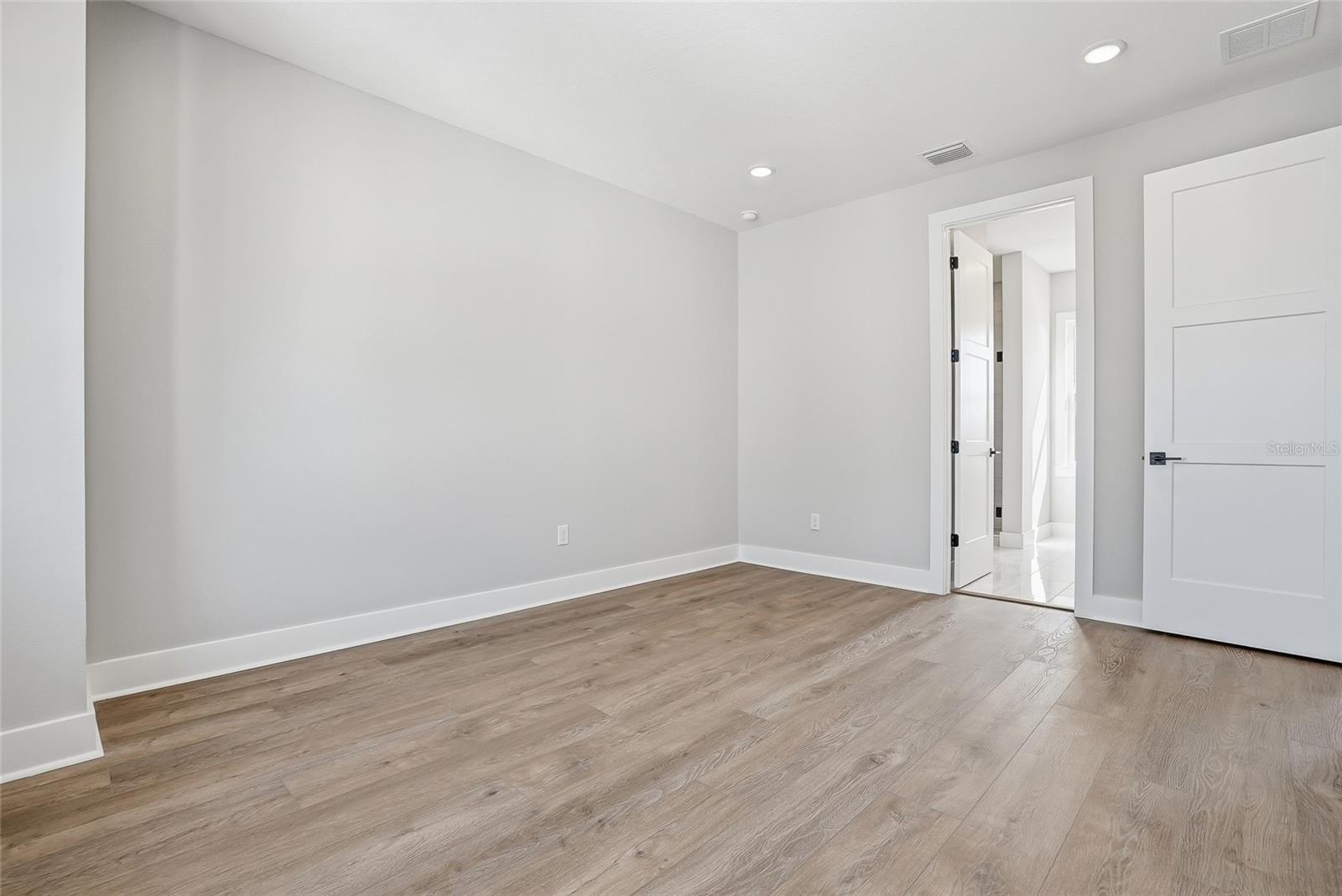 Image 32 of 50 For 3003 1st Avenue N