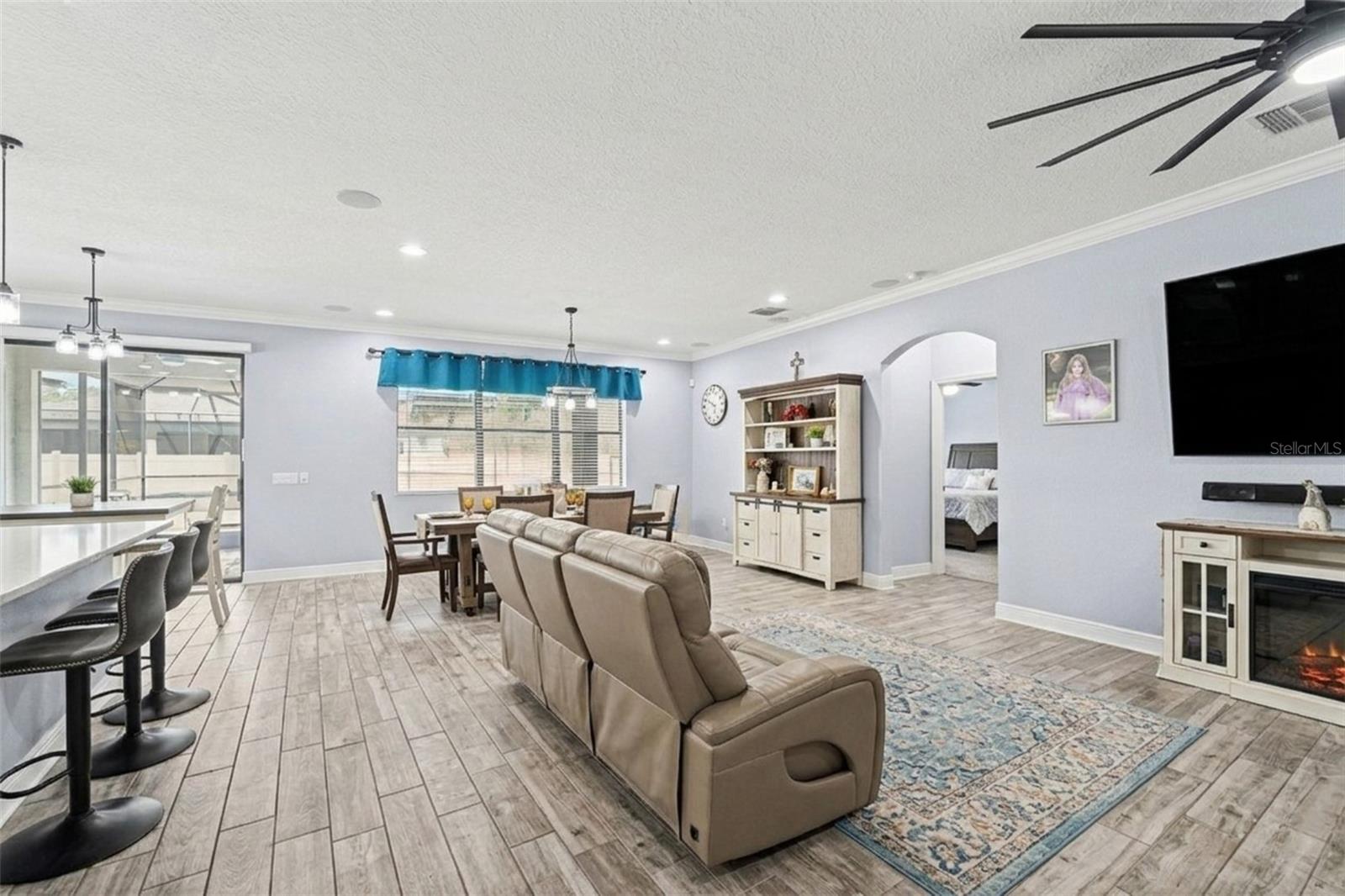 Image 9 of 35 For 21827 Southern Charm Drive