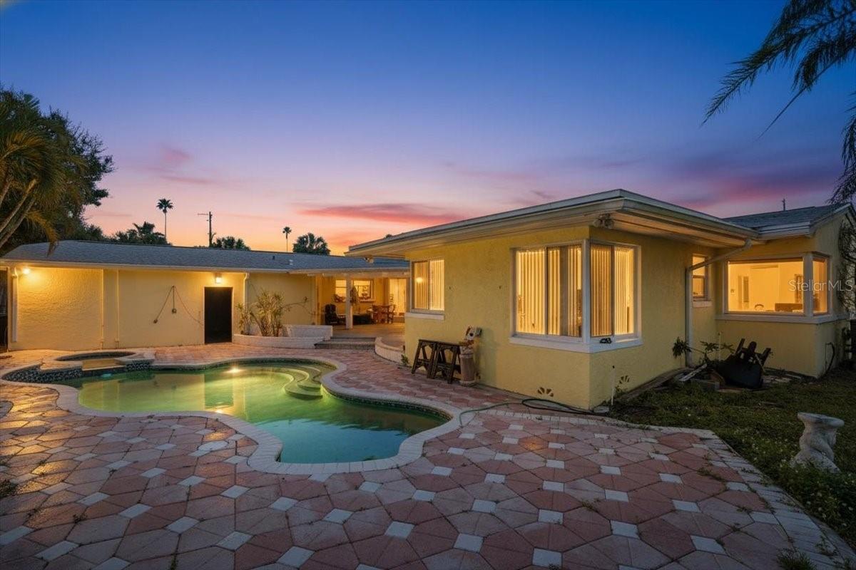 Image 4 of 66 For 16007 Gulf Boulevard