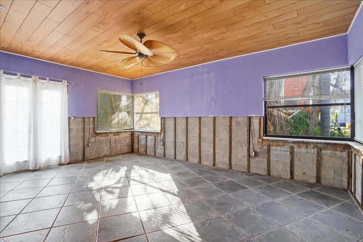 Image 42 of 66 For 16007 Gulf Boulevard