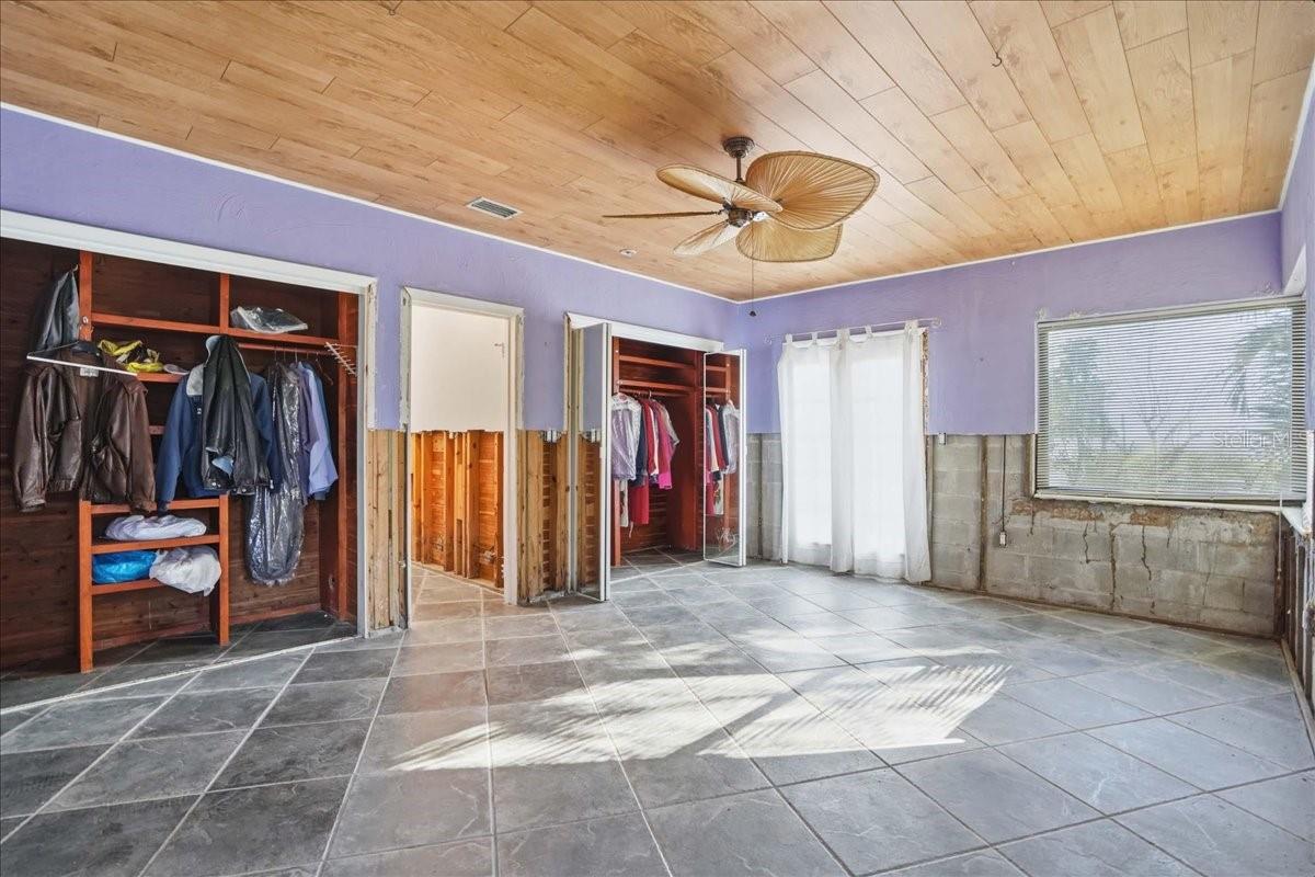 Image 43 of 66 For 16007 Gulf Boulevard