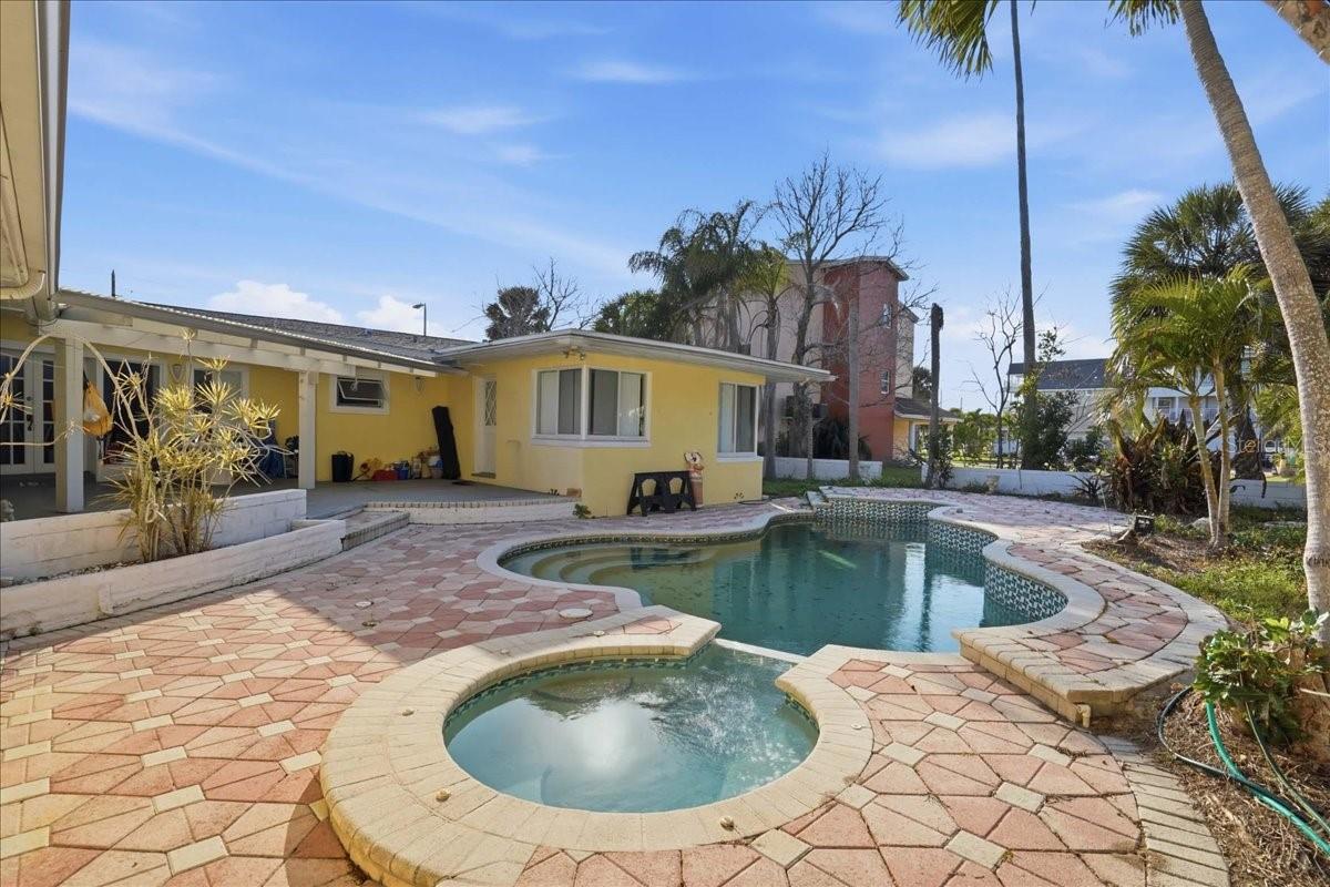 Image 45 of 66 For 16007 Gulf Boulevard