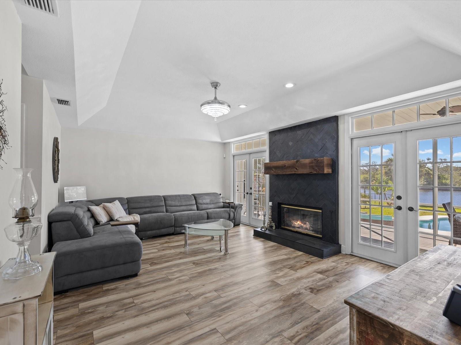 Image 14 of 100 For 1414 Deirdre Drive