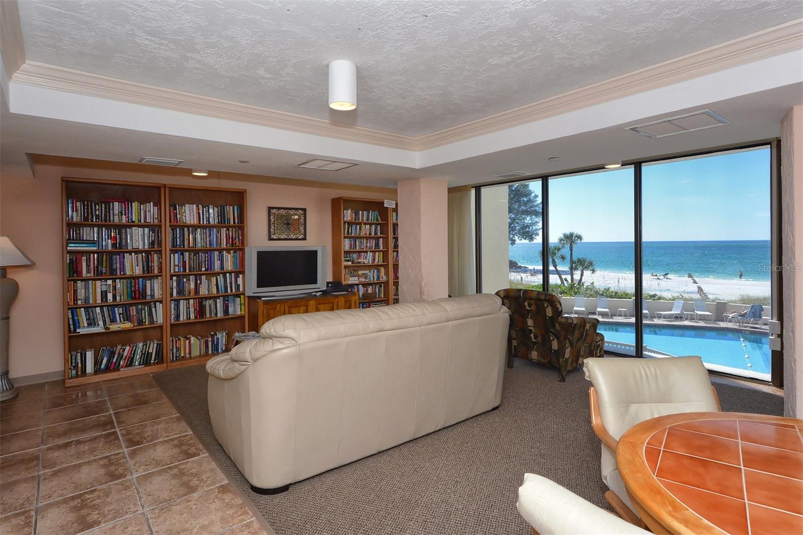 Image 58 of 93 For 225 Hourglass Way 303