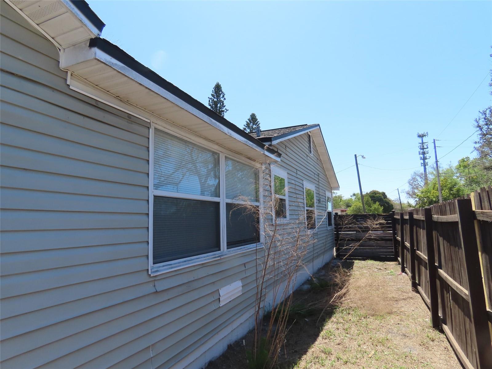 Image 5 of 30 For 4841 Emerson Avenue S