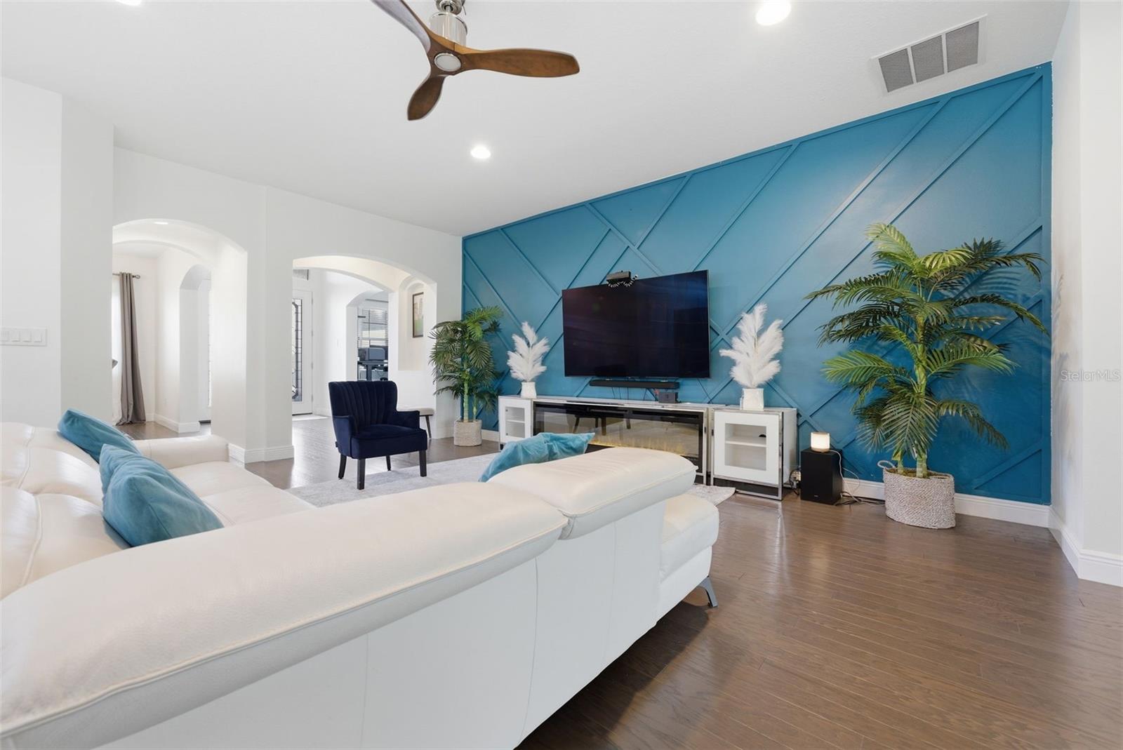 Image 8 of 63 For 1844 Via Lago Drive