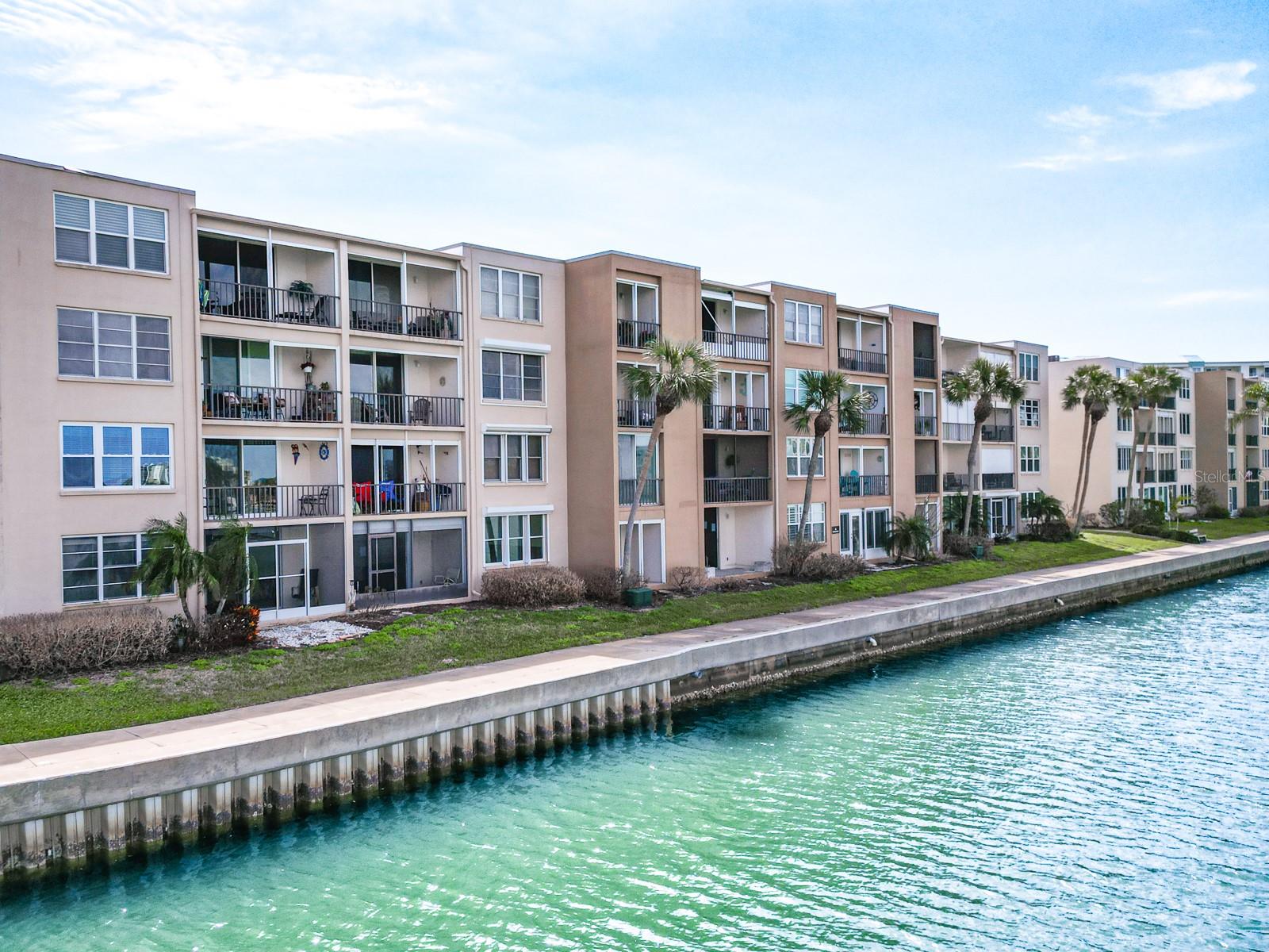 Image 11 of 21 For 7910 Sun Island Drive S 105