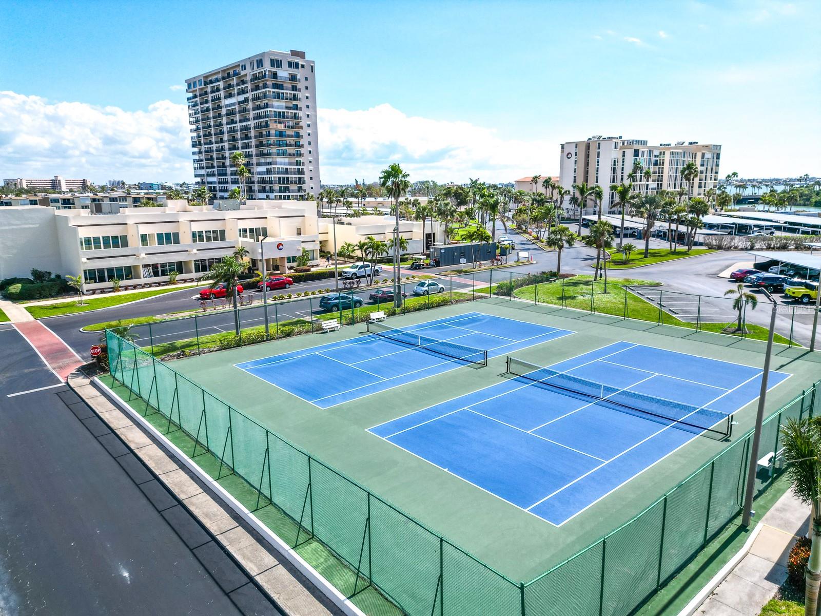 Image 15 of 21 For 7910 Sun Island Drive S 105