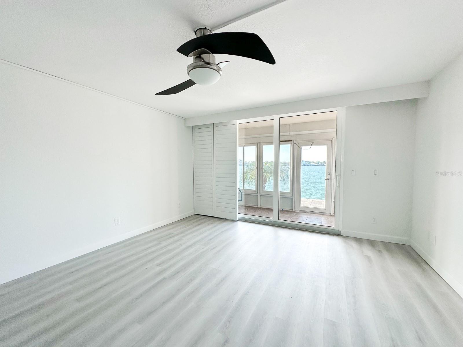 Image 5 of 21 For 7910 Sun Island Drive S 105